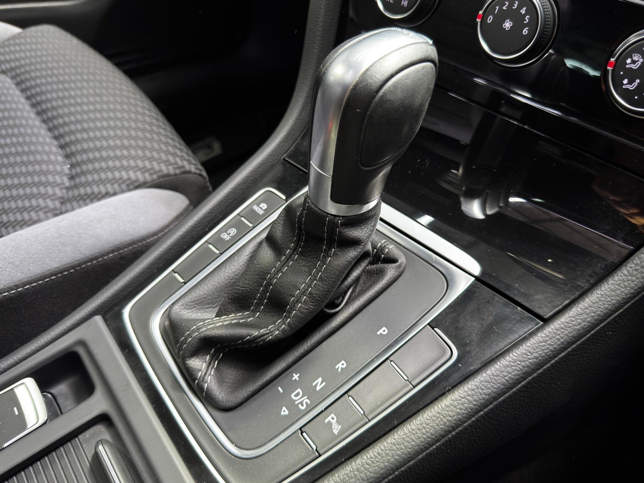 Volkswagen Golf view 8