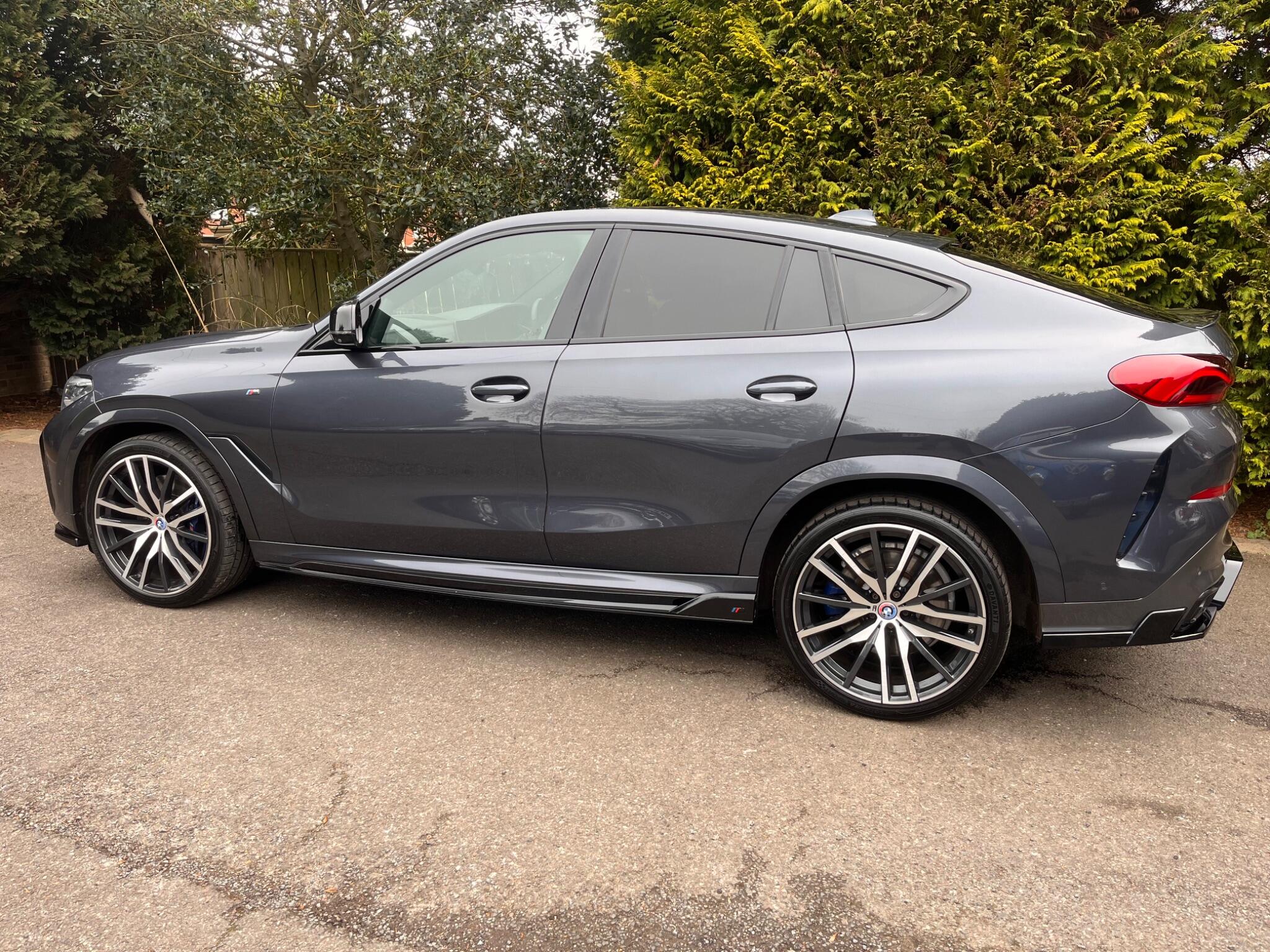 BMW X6 view 16