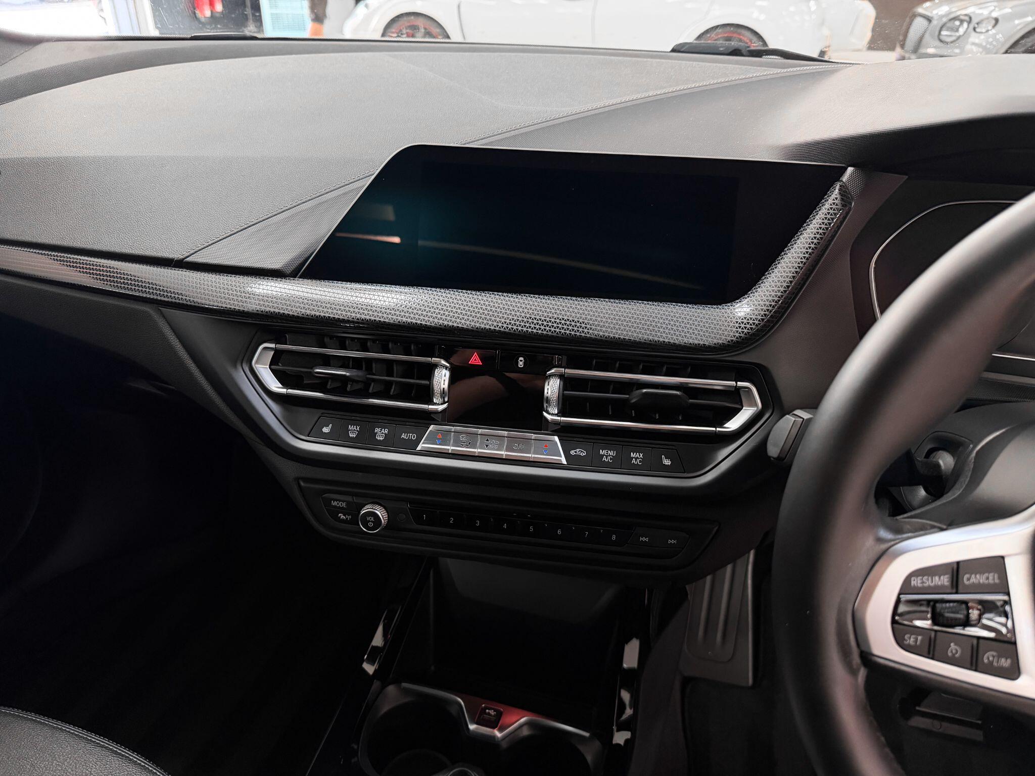 BMW 1 Series view 27