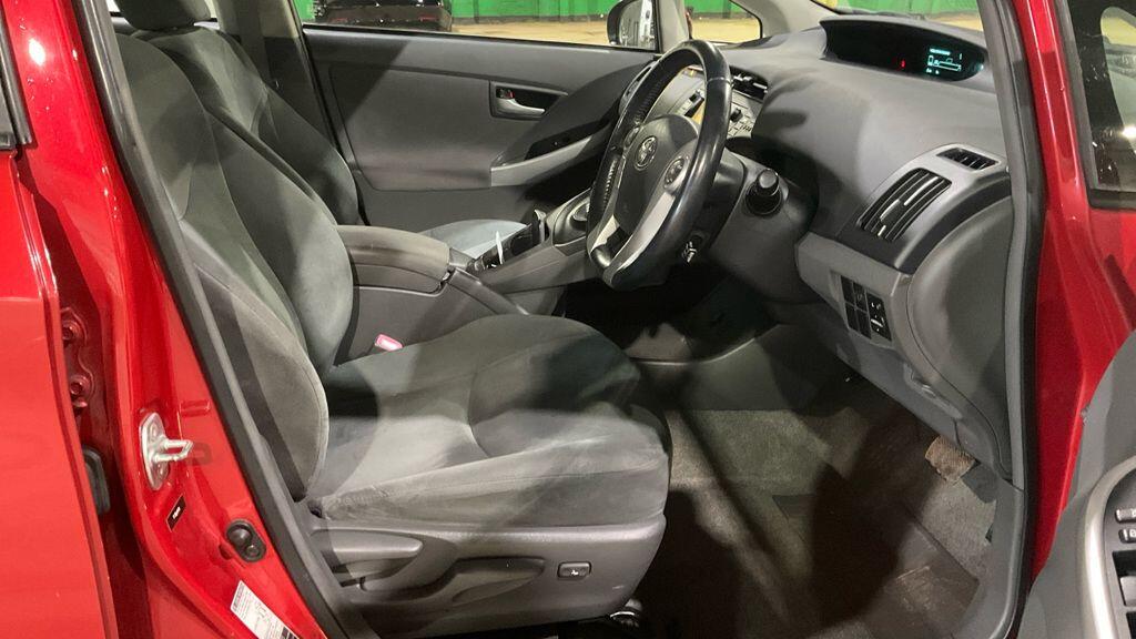 Toyota Prius view 9