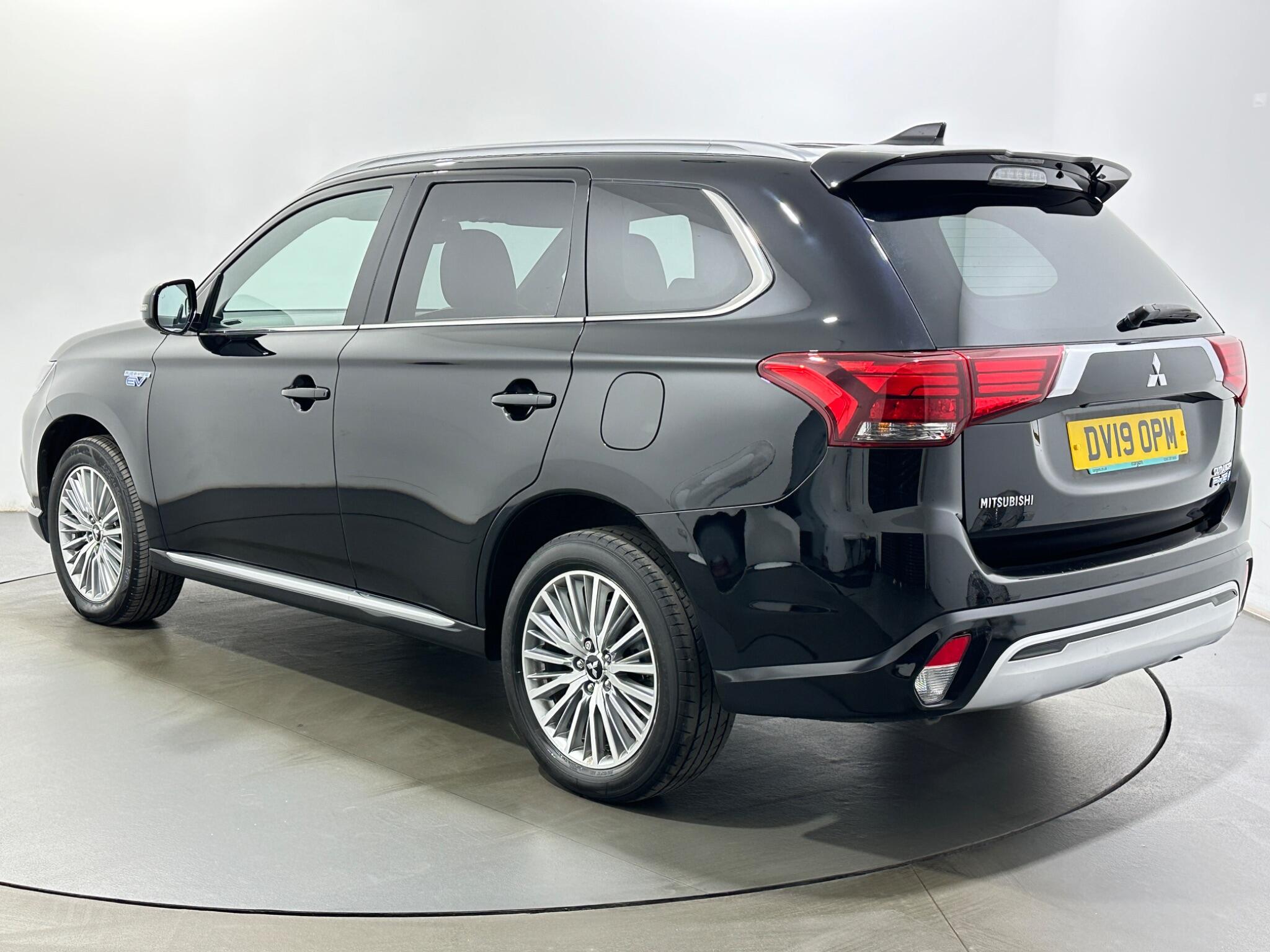 Mitsubishi Outlander view 6