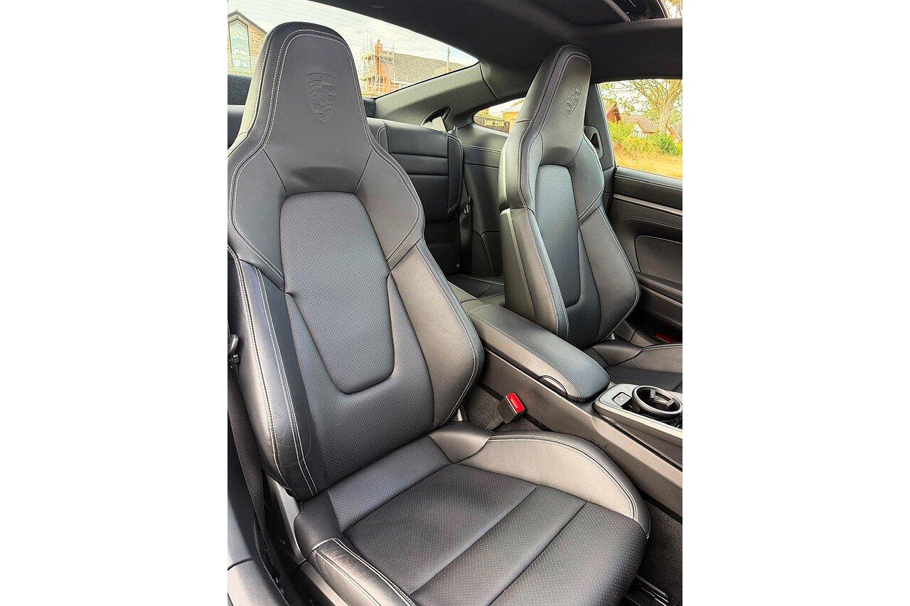 Porsche 911 view 9