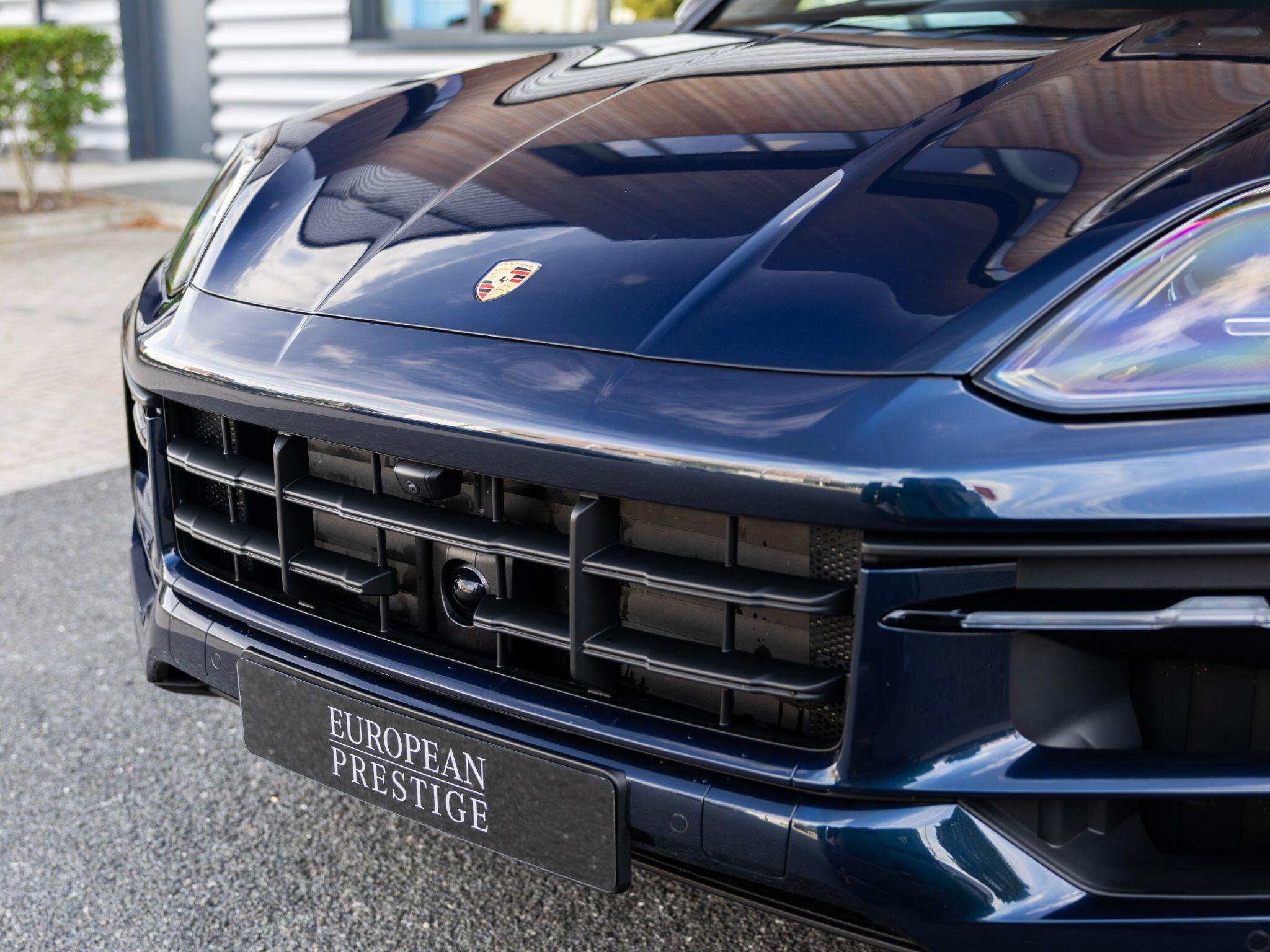 Porsche Cayenne view 14