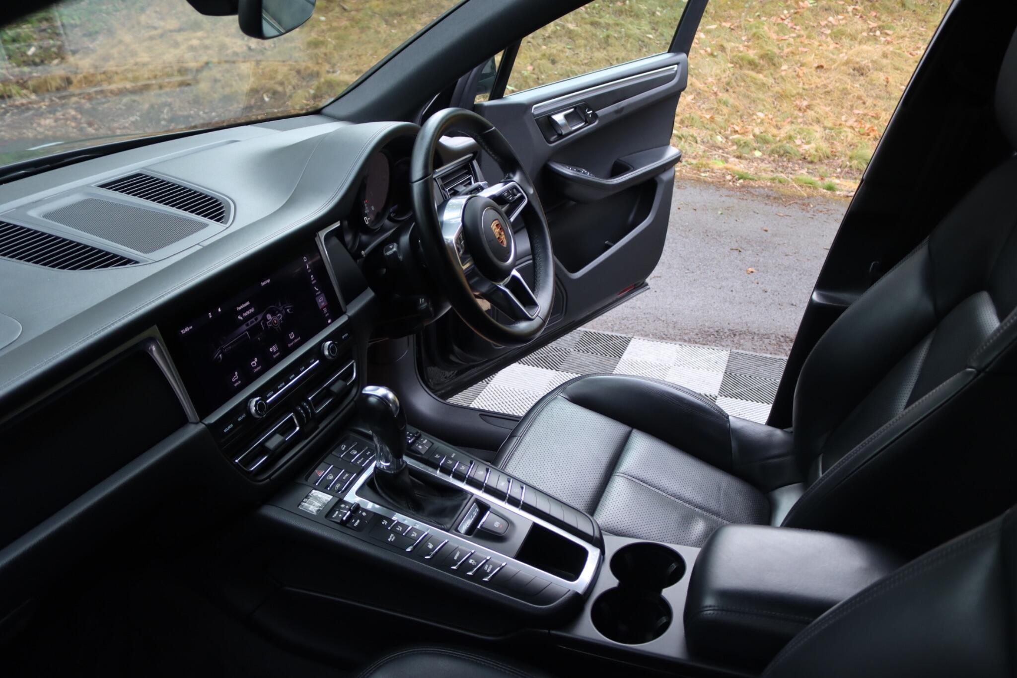 Porsche Macan view 37