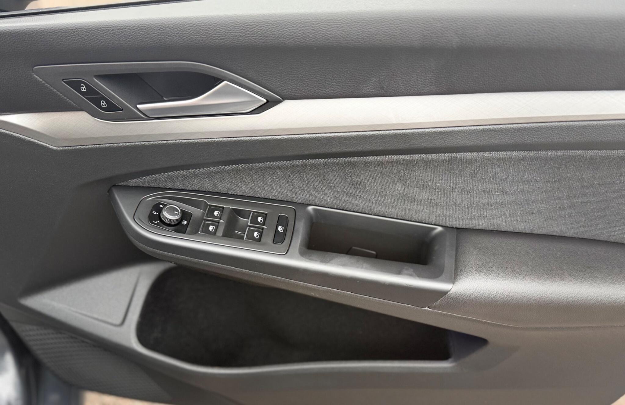 Volkswagen Golf view 21