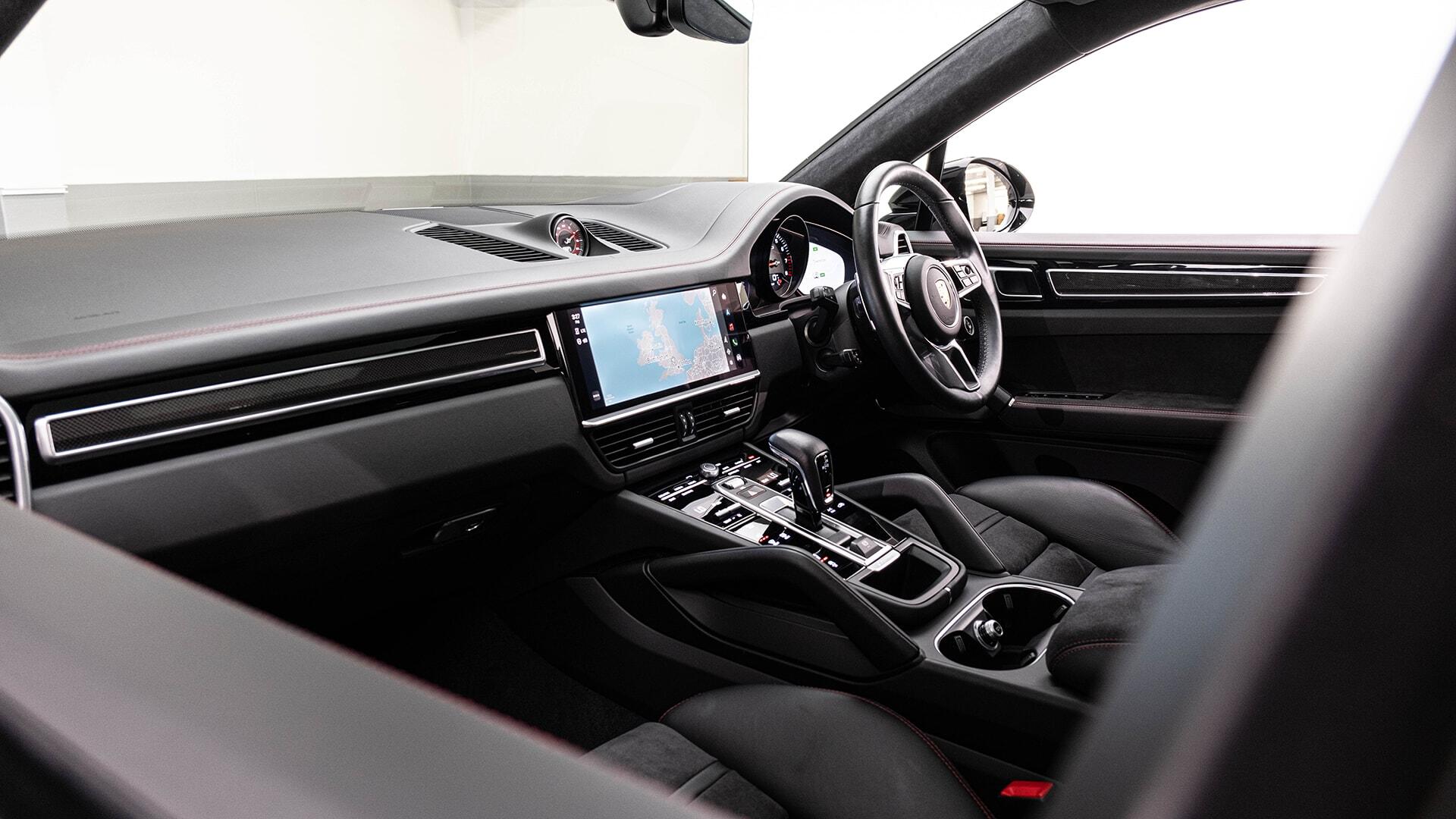 Porsche Cayenne view 13