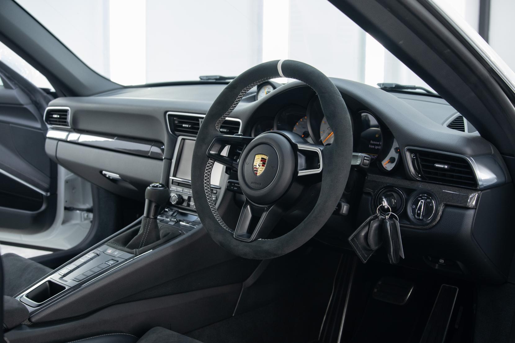 Porsche 911 view 4