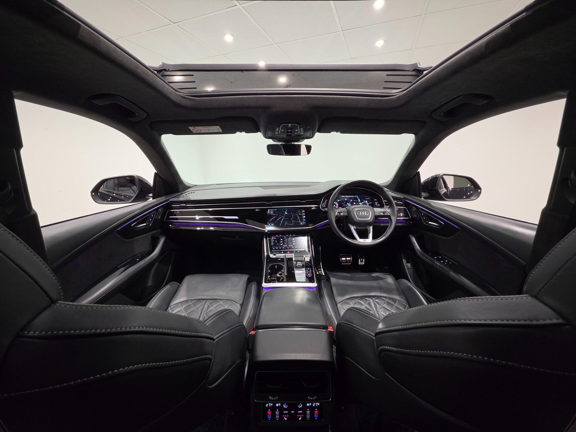Audi Q8 view 21