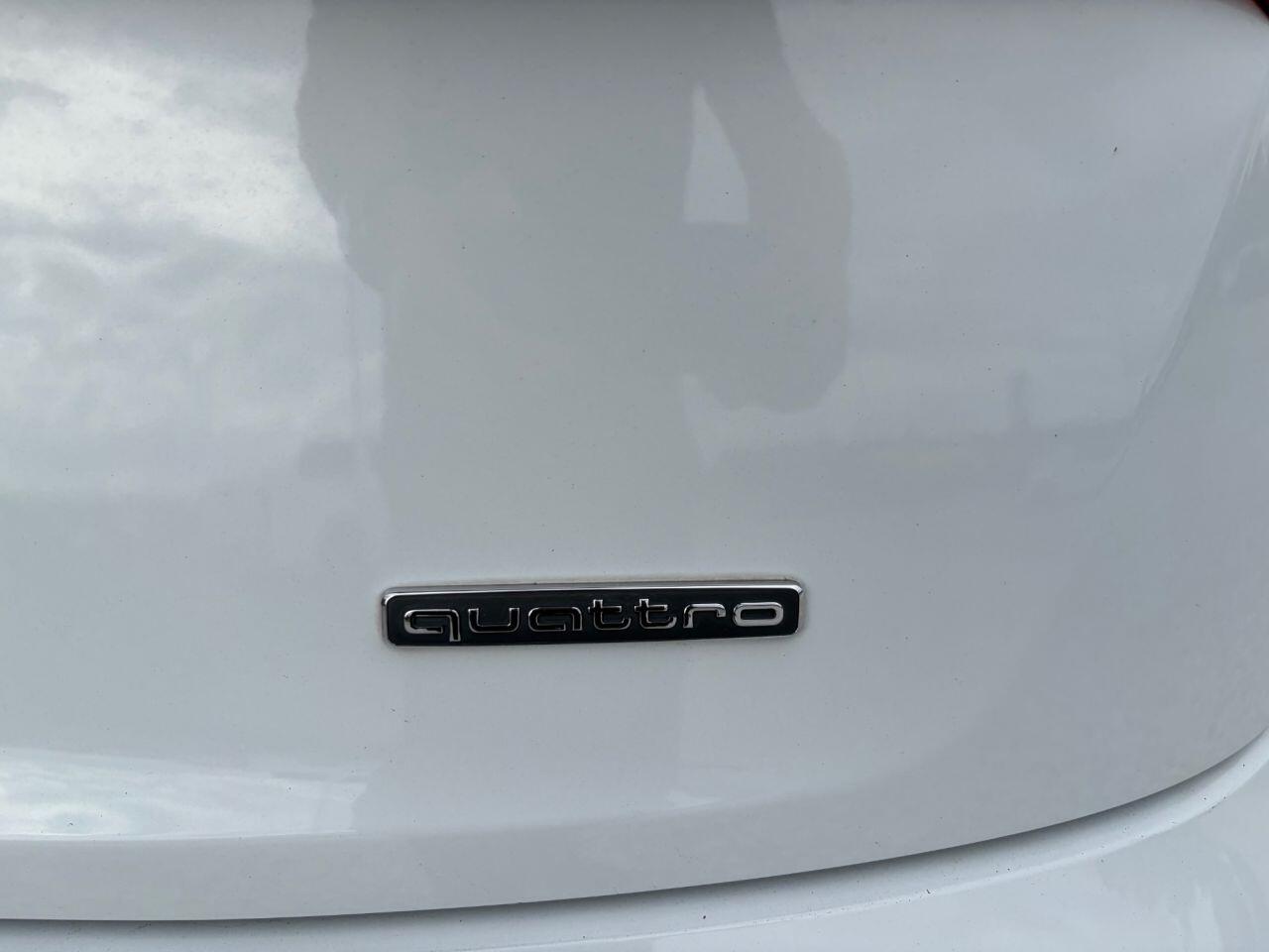 Audi Q5 view 12