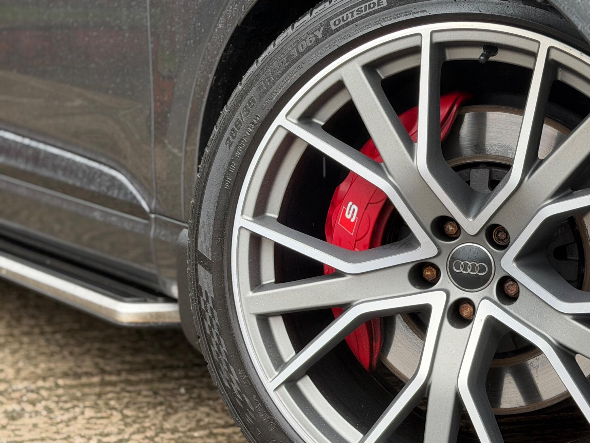 Audi SQ7 view 18