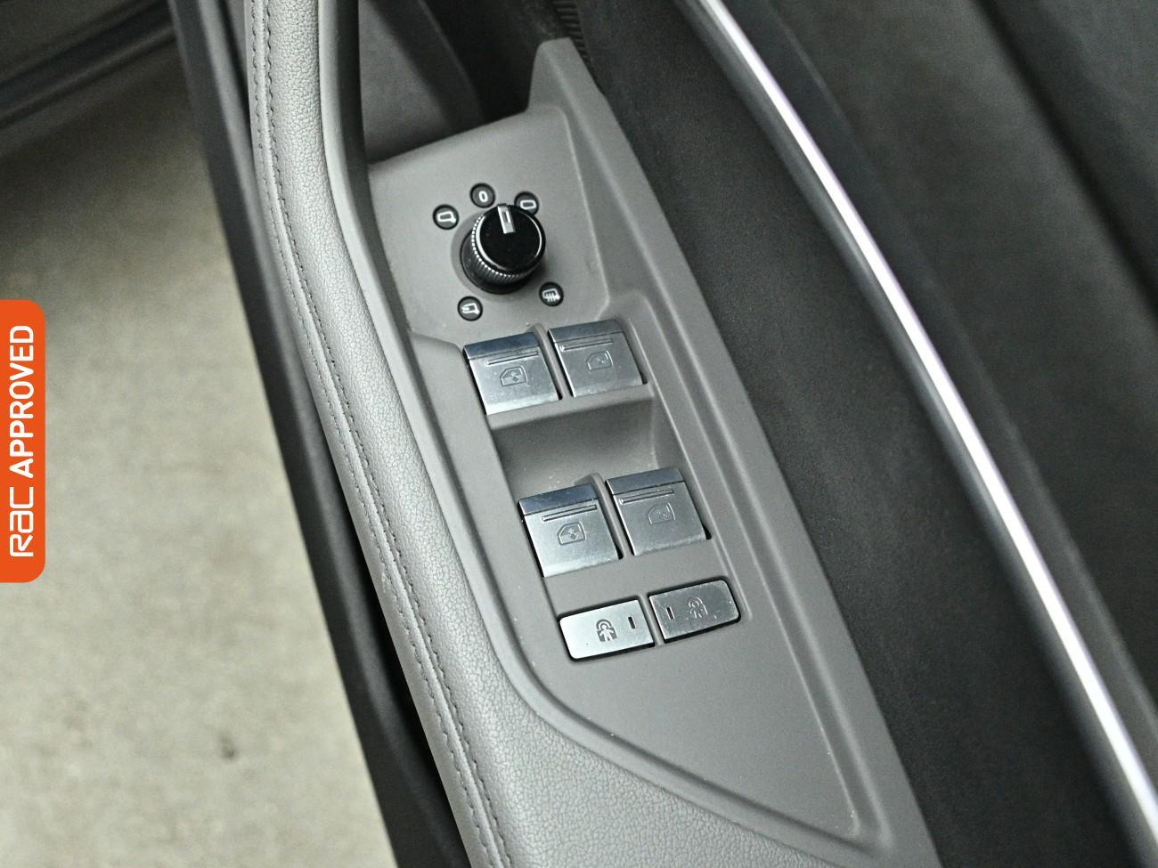 Audi E-Tron view 27