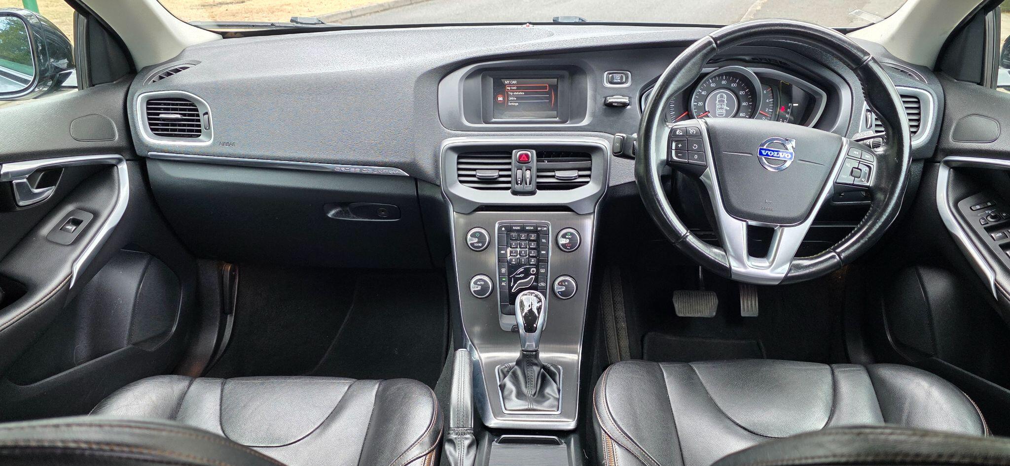 Volvo V40 Cross Country view 26