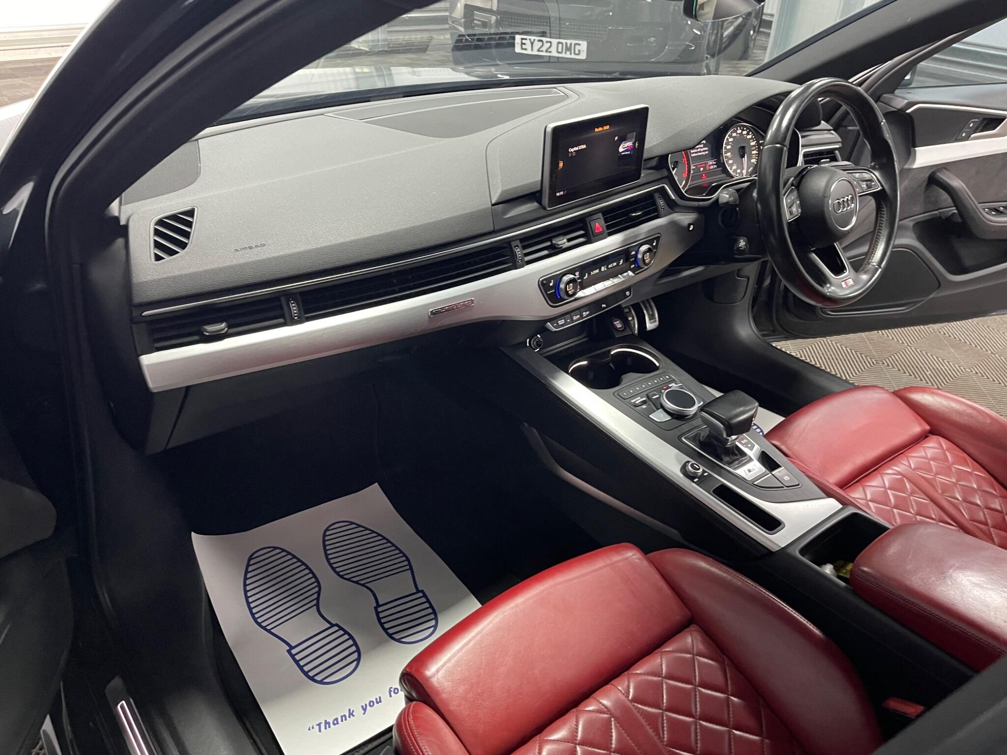 Audi S4 view 32