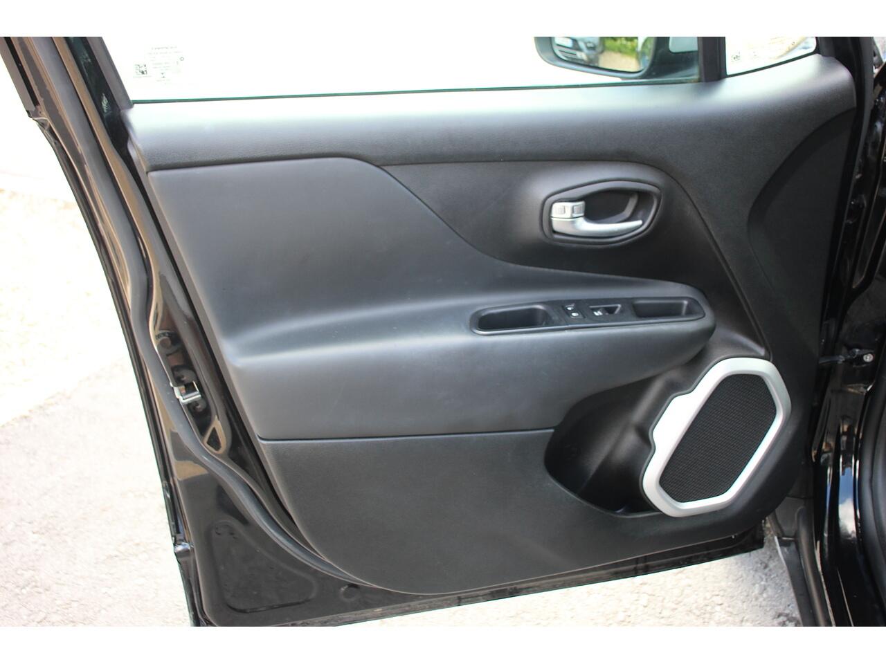 Jeep Renegade view 31
