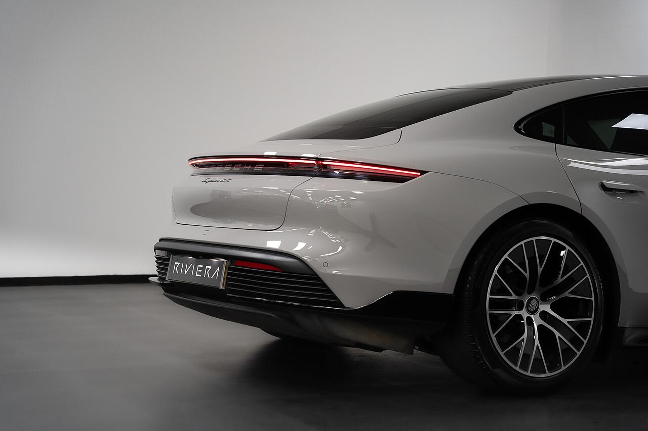 Porsche Taycan view 41