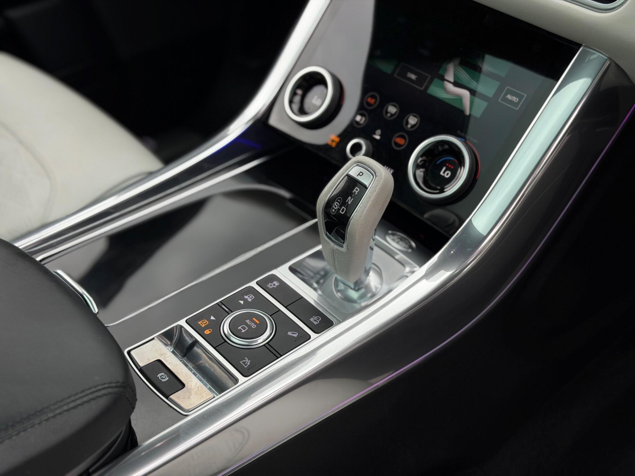 Land Rover Range Rover Sport view 15