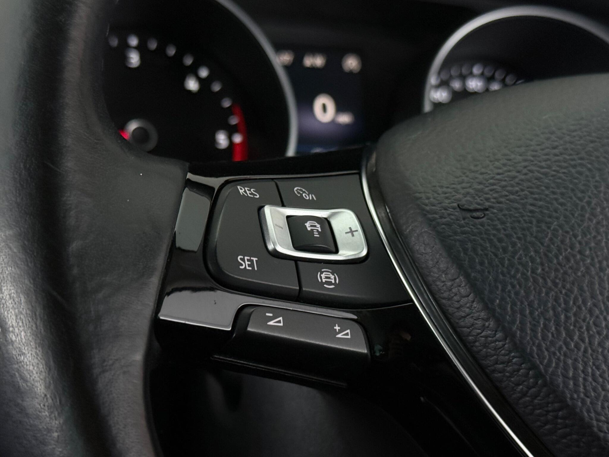 Volkswagen Tiguan view 16