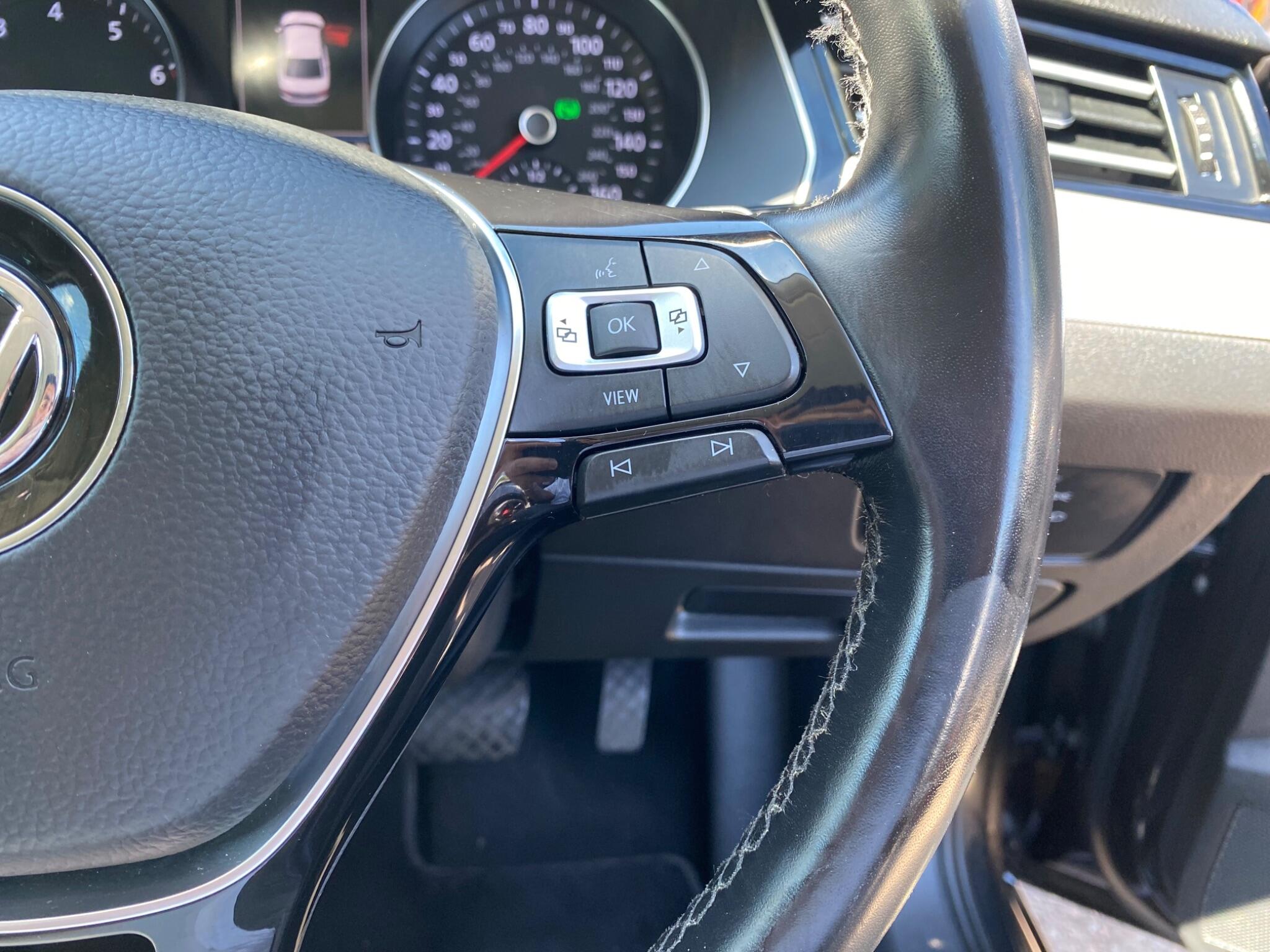 Volkswagen Passat view 29