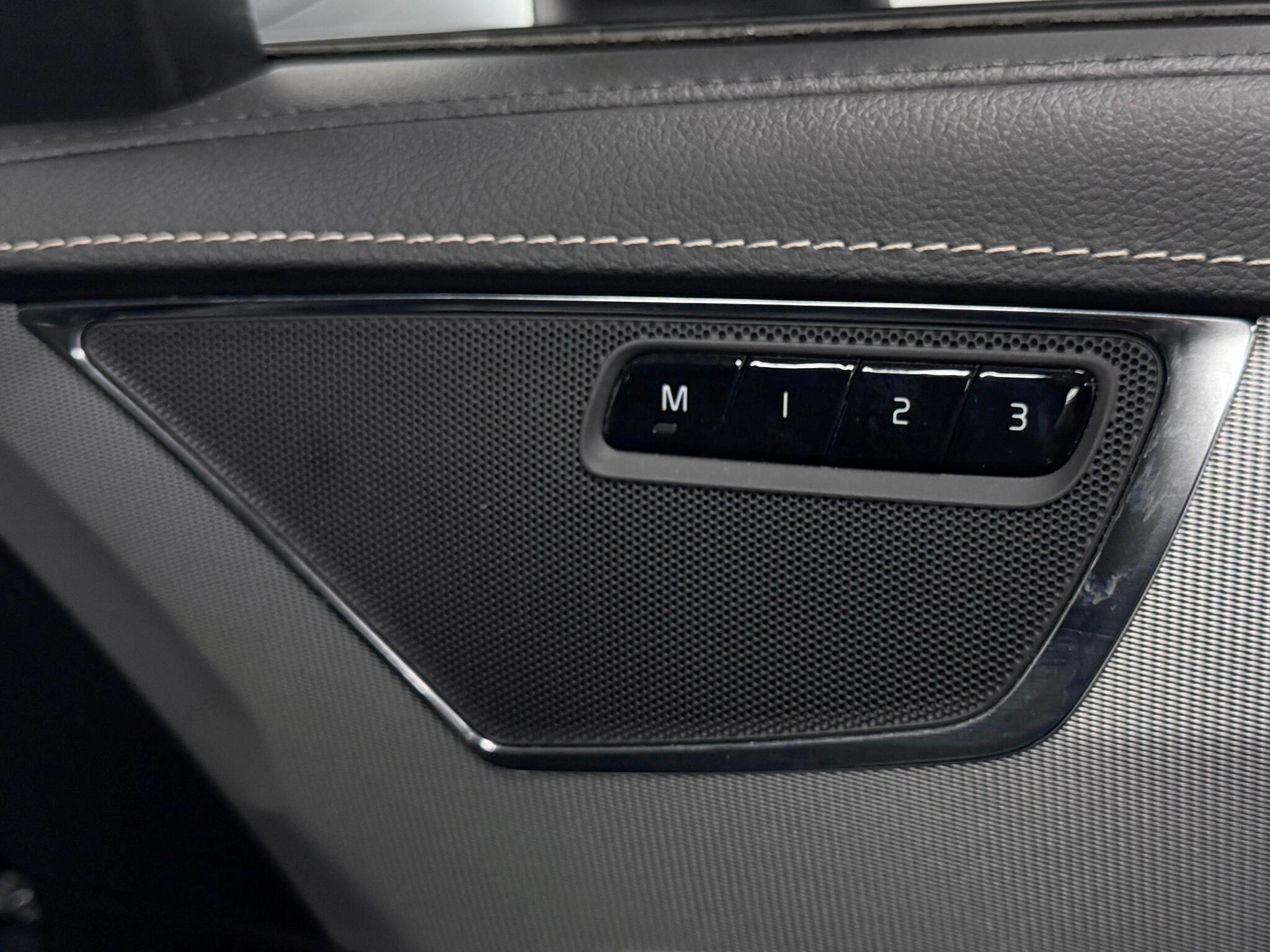 Volvo XC90 view 19
