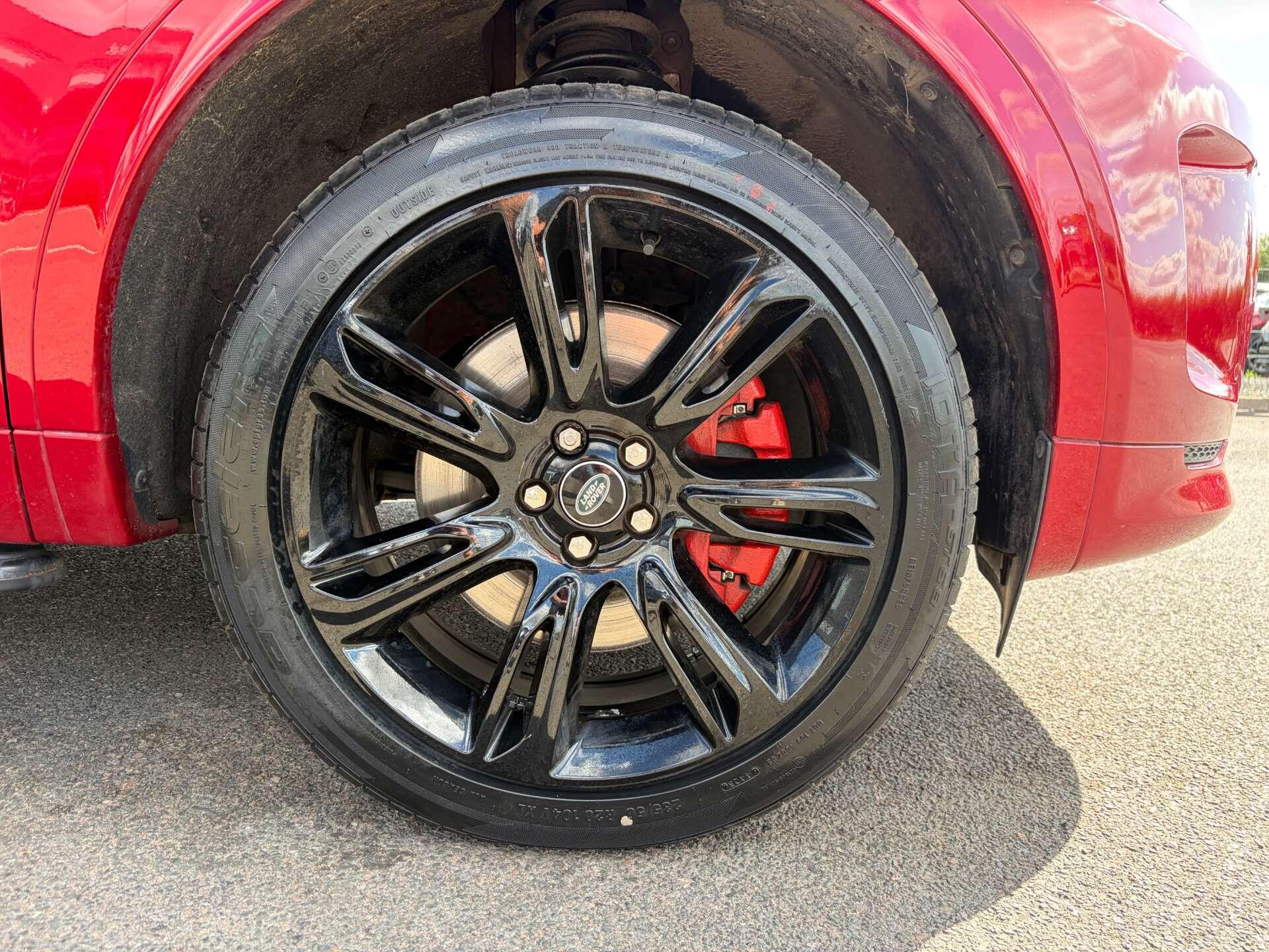 Land Rover Discovery Sport view 12