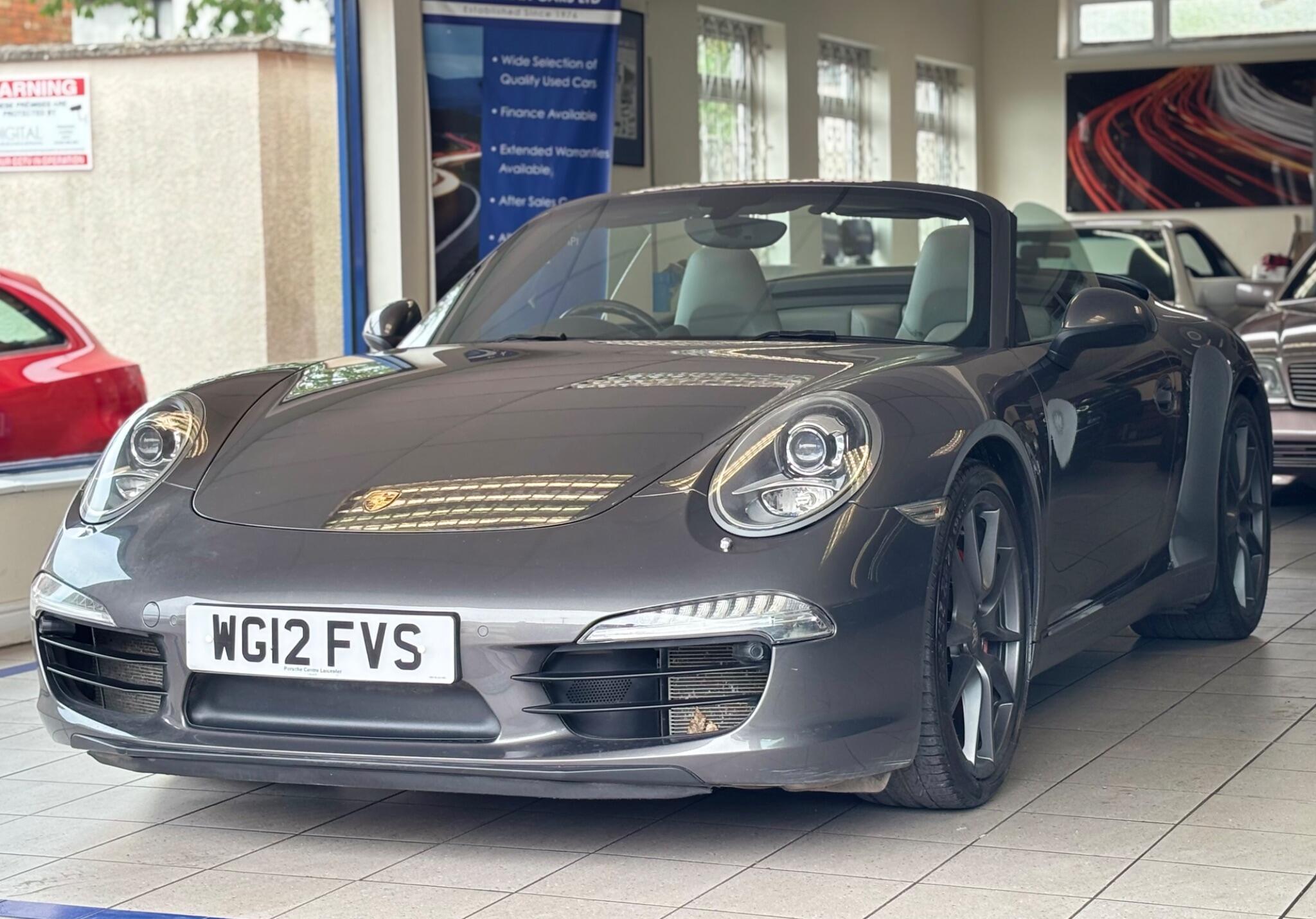 Porsche 911 view 10