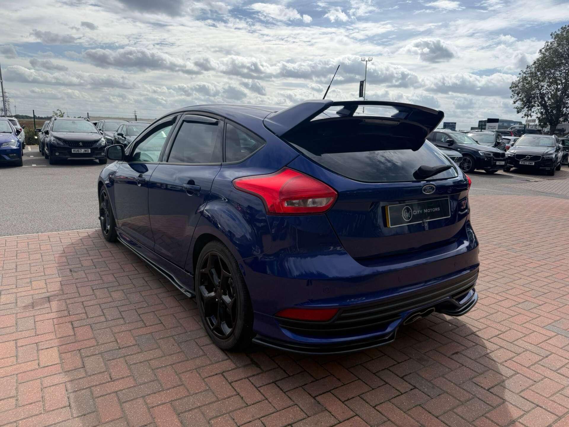Ford Focus view 14