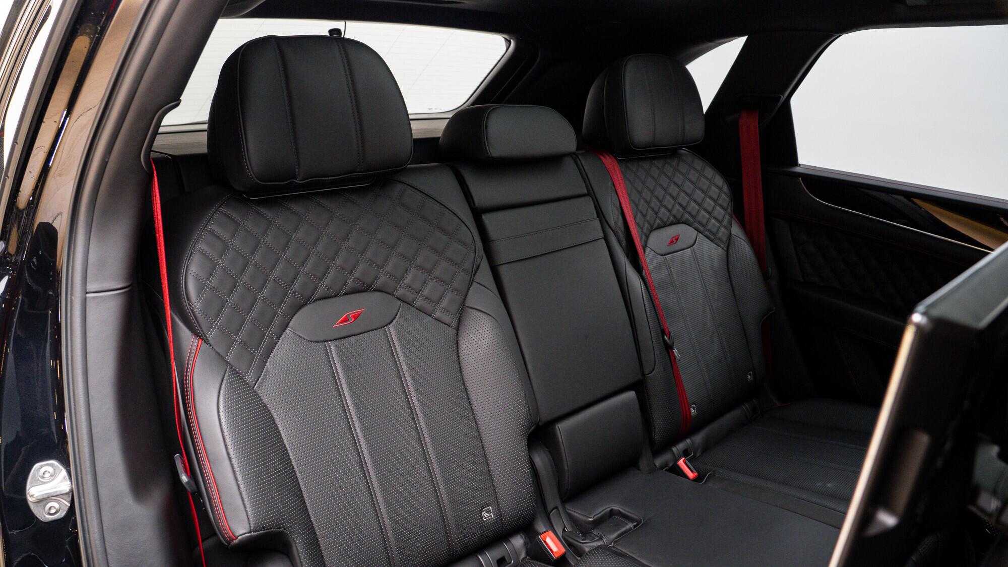 Bentley Bentayga view 11