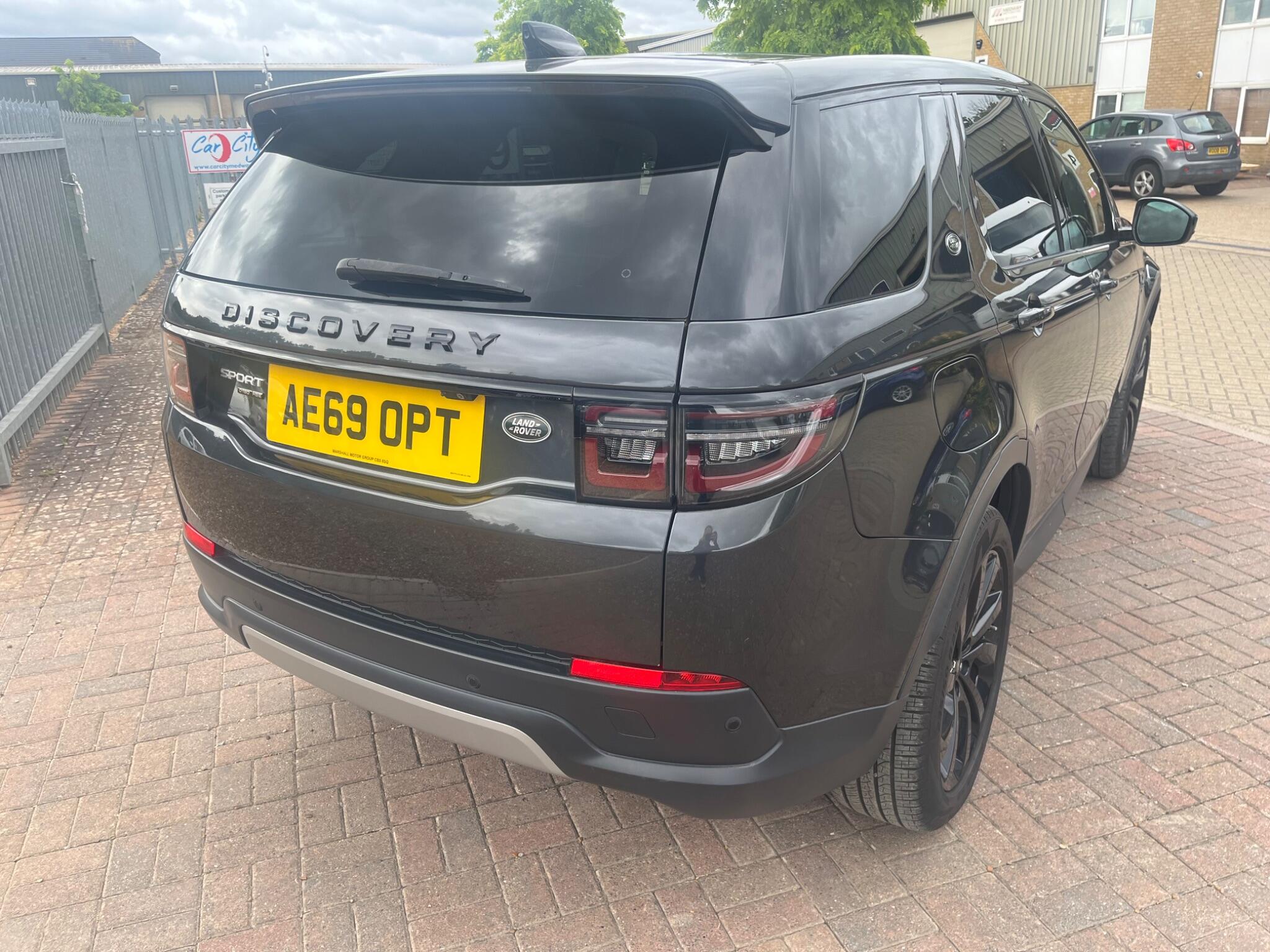 Land Rover Discovery Sport view 23