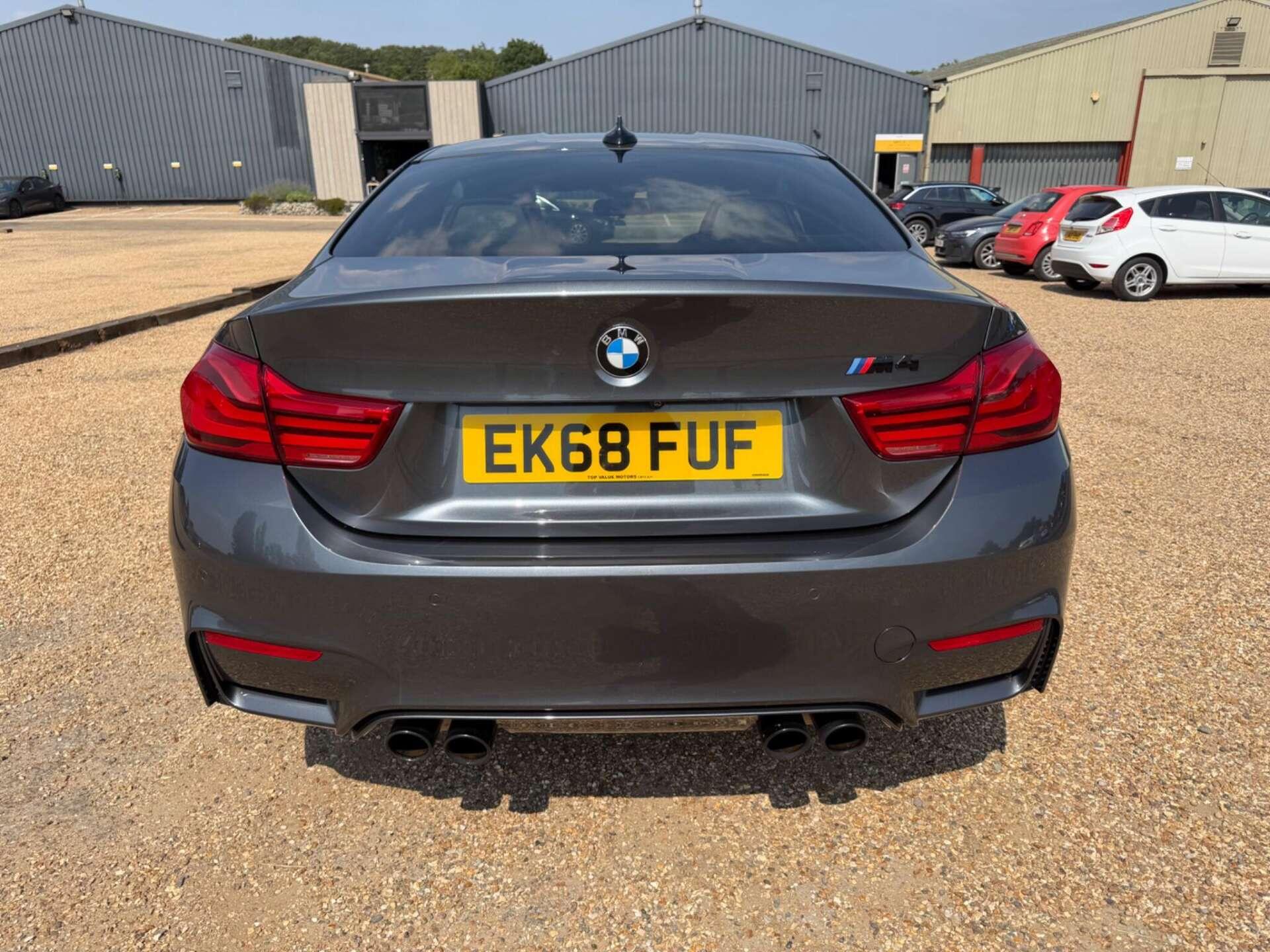 BMW M4 view 7