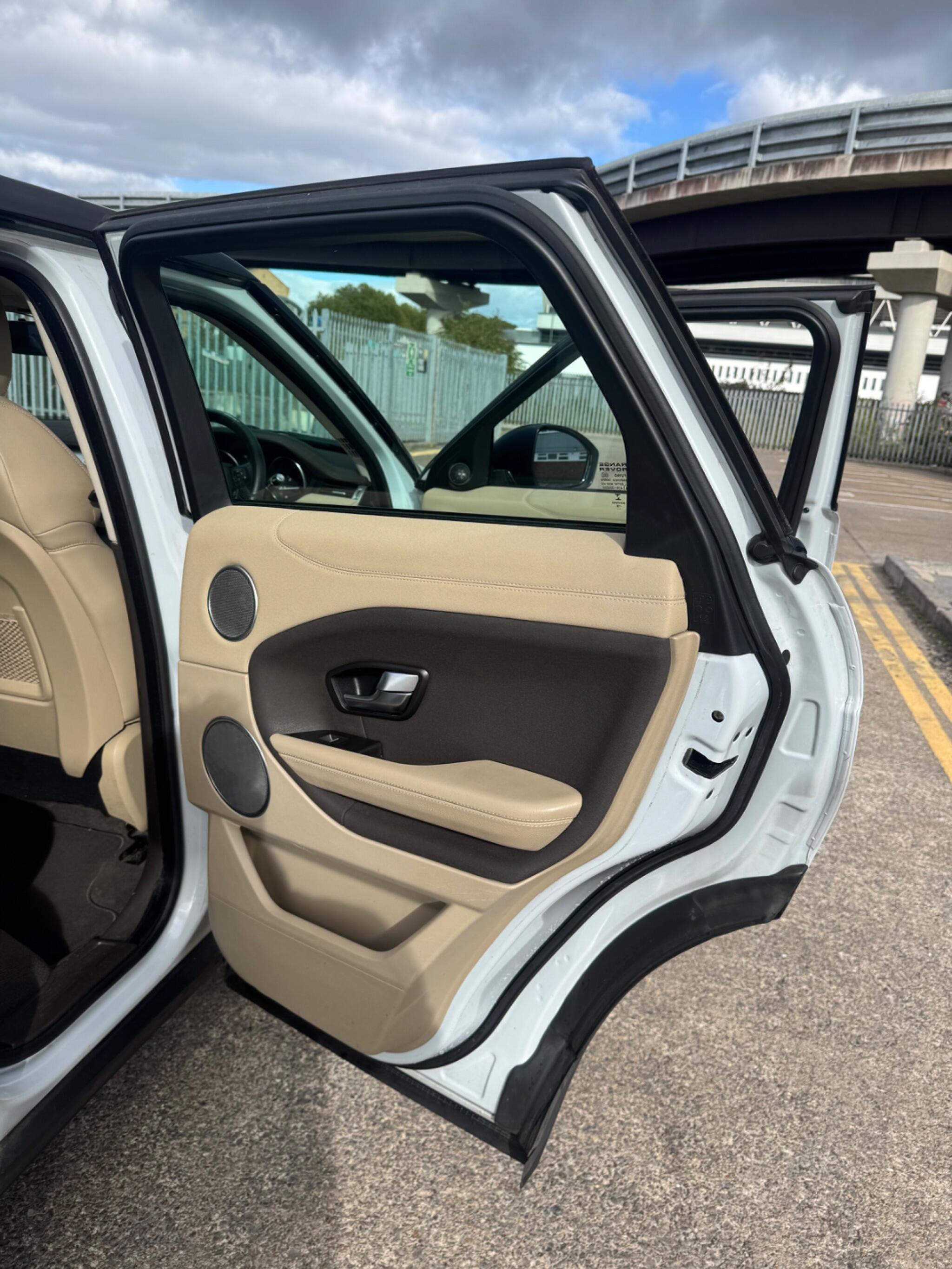 Land Rover Range Rover Evoque view 31