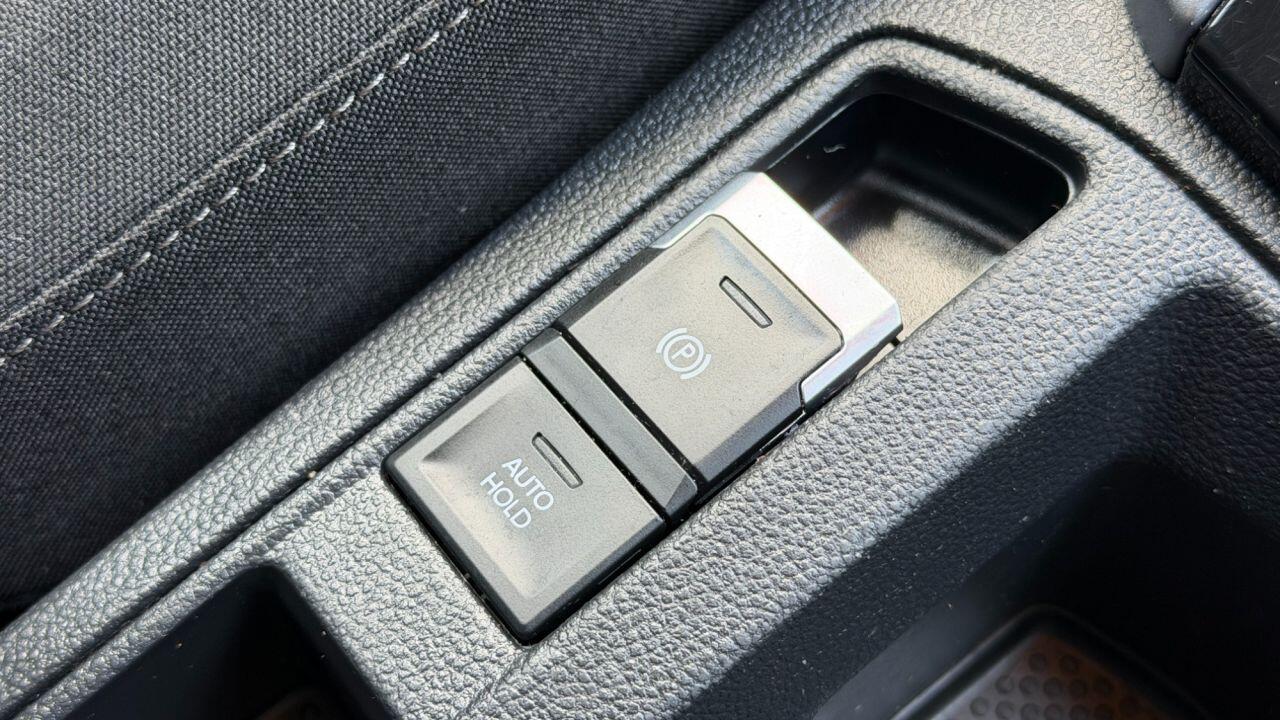 Volkswagen T-Roc view 30