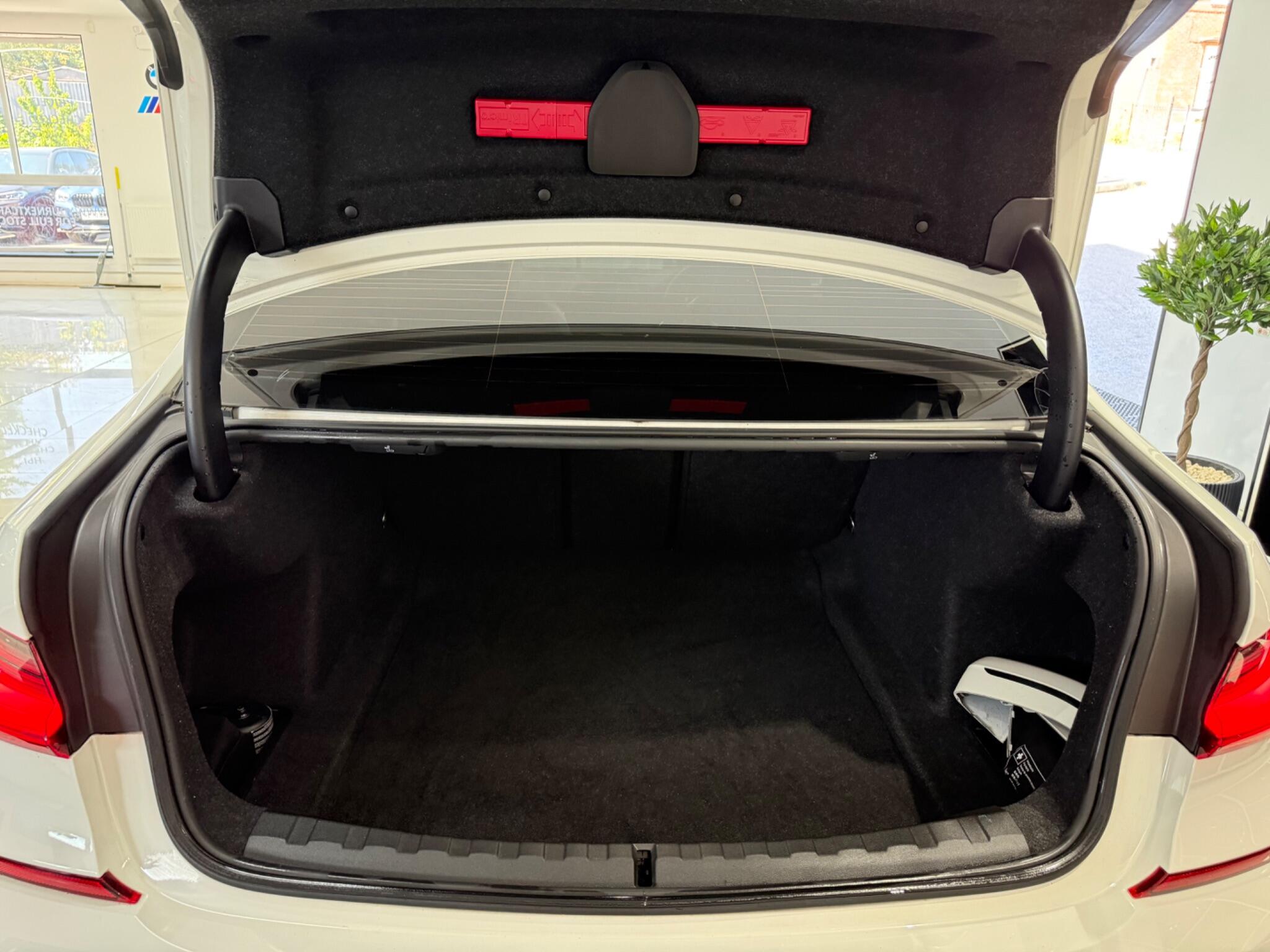 BMW 3 Series view 26