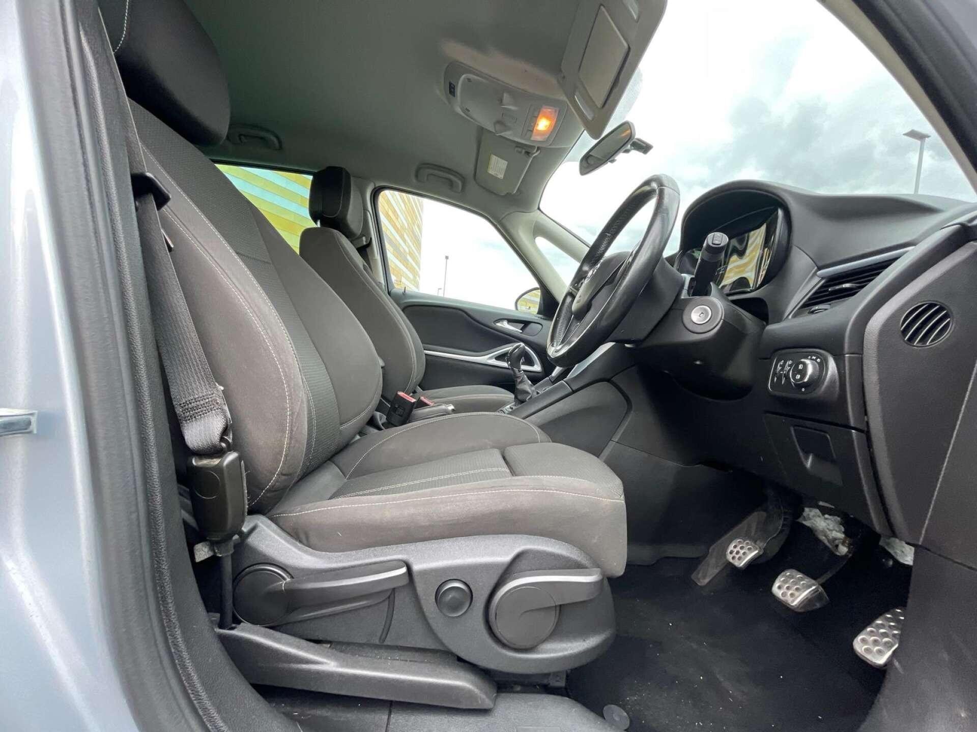 Vauxhall Zafira Tourer view 23