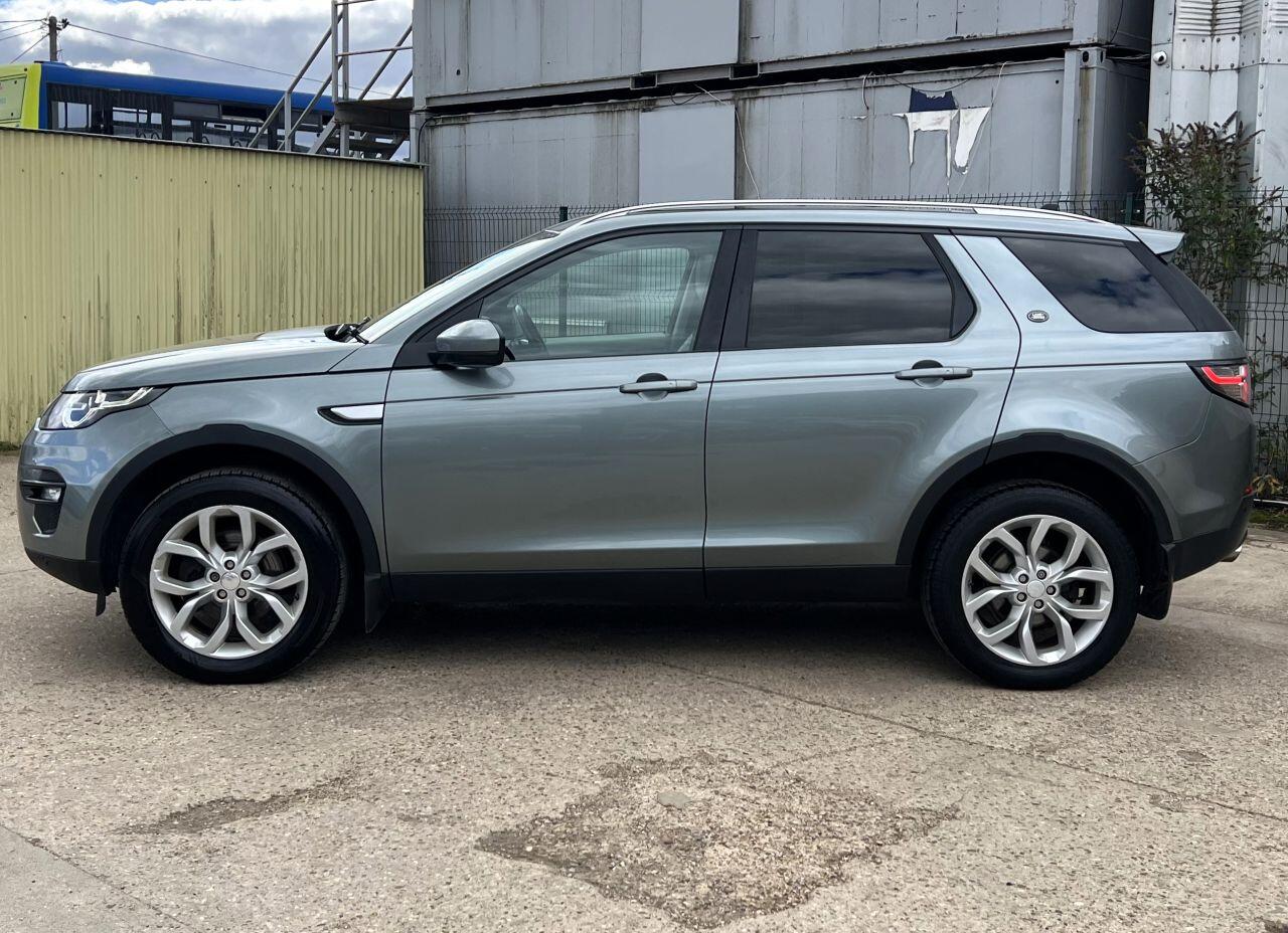 Land Rover Discovery Sport view 9