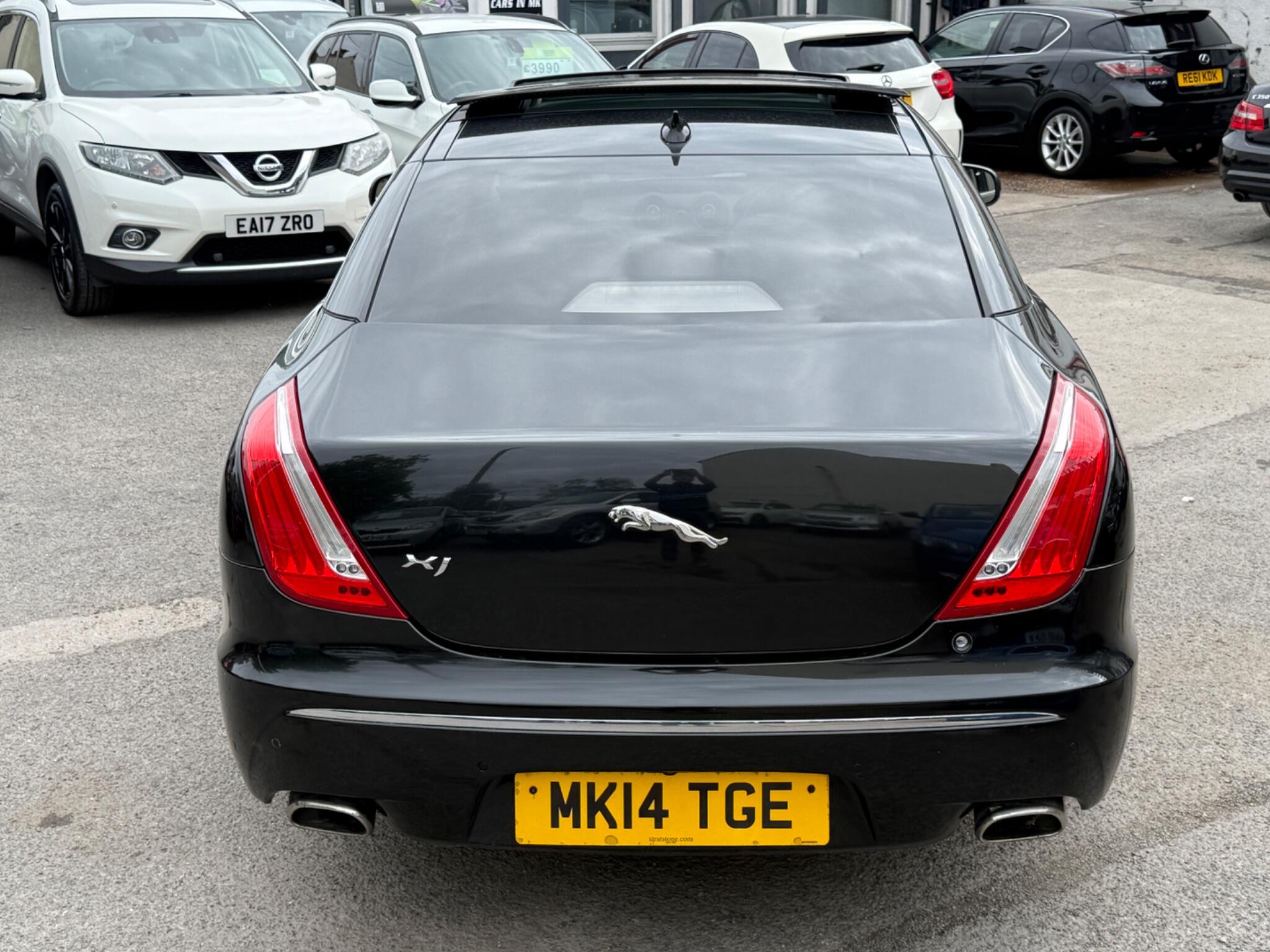 Jaguar XJ - Image 19