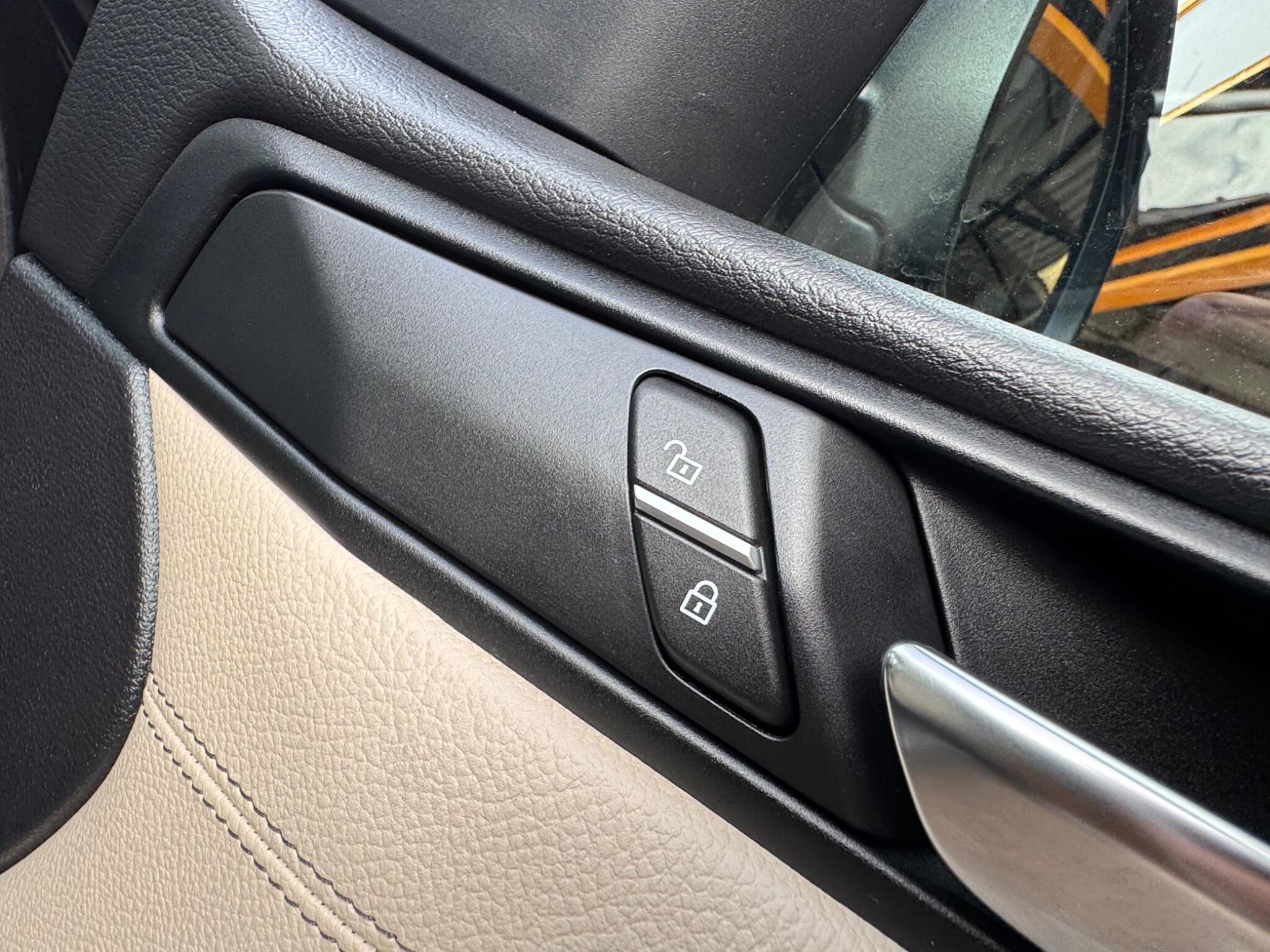 BMW X3 view 13