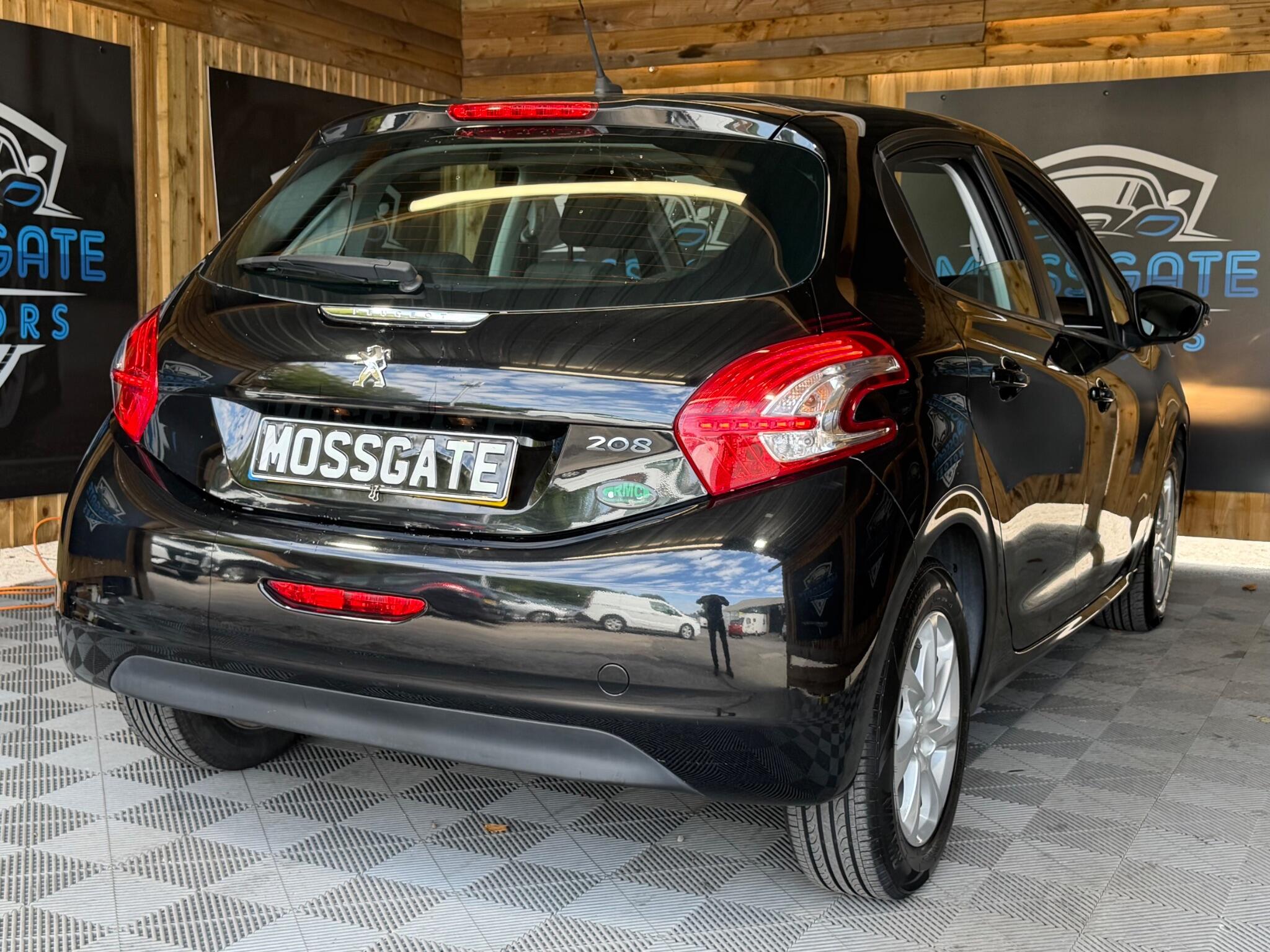 Peugeot 208 view 12