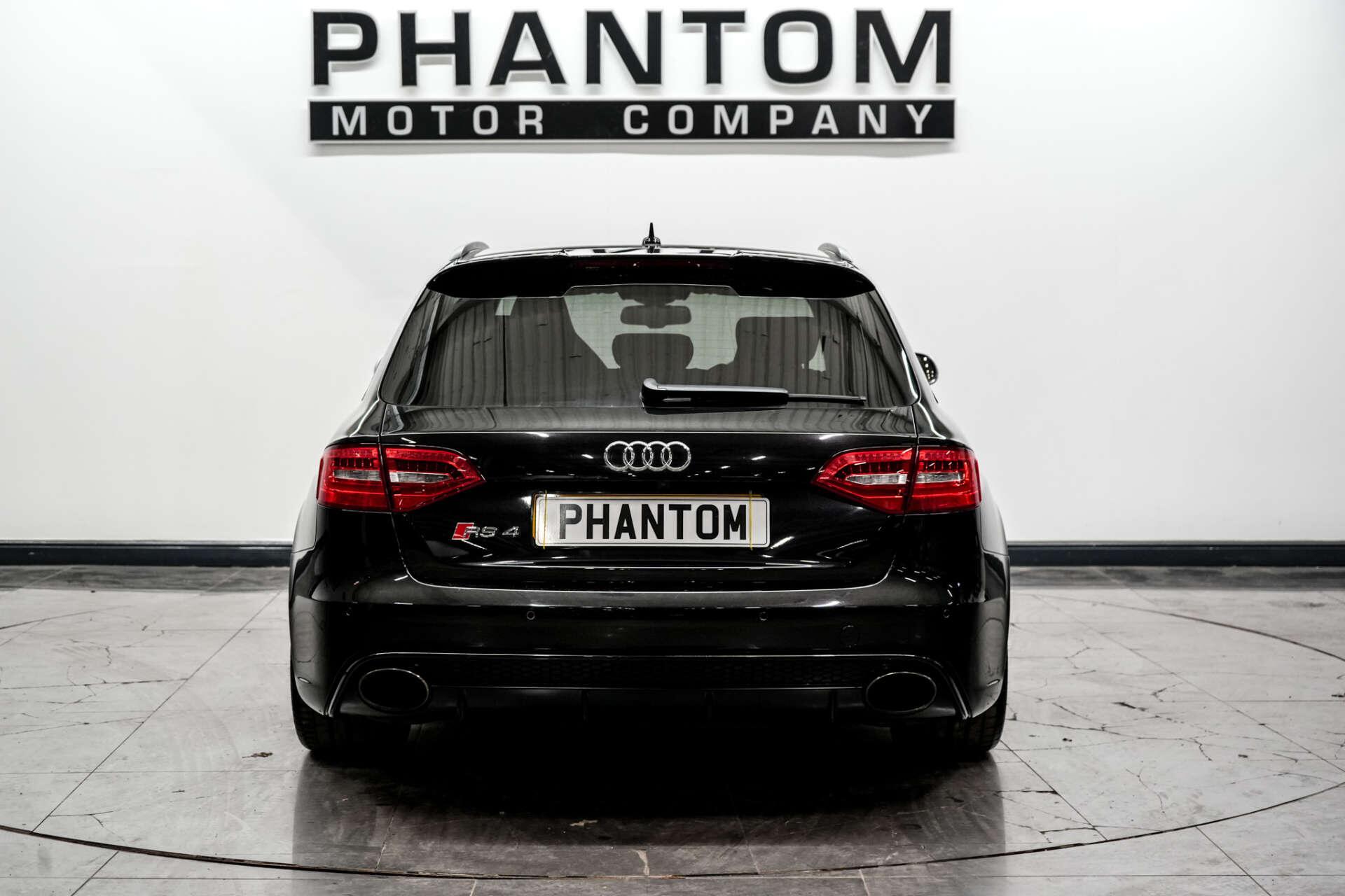Audi RS4 view 4