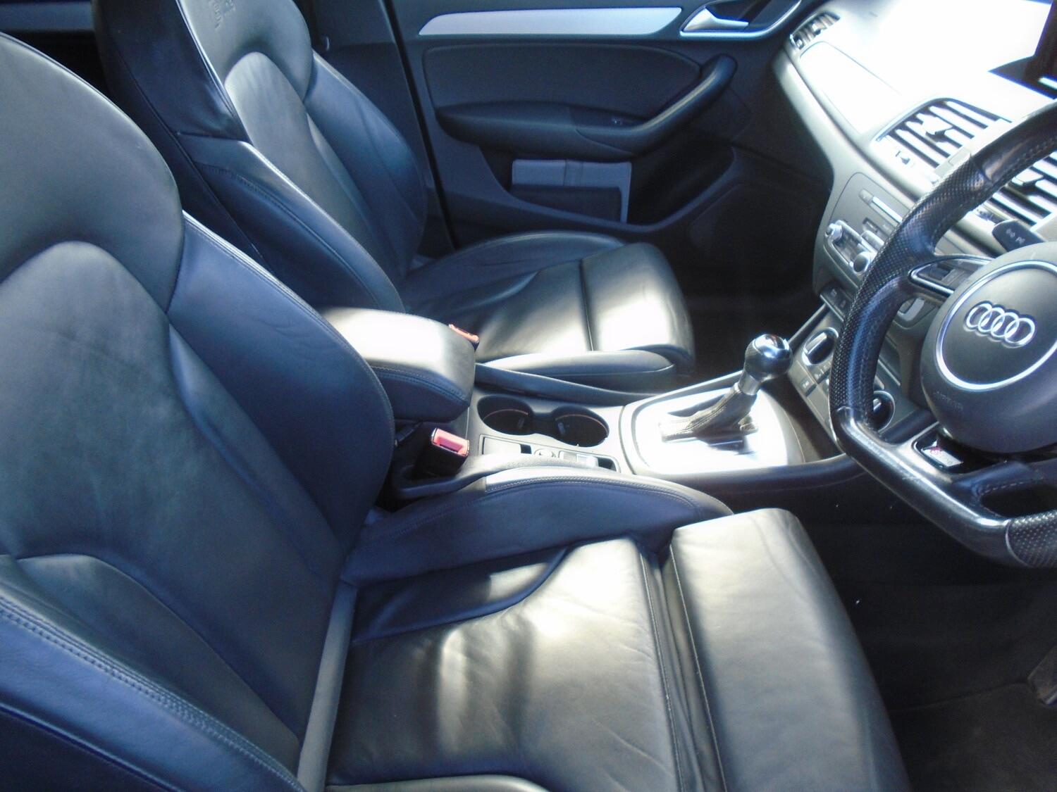 Audi Q3 view 11