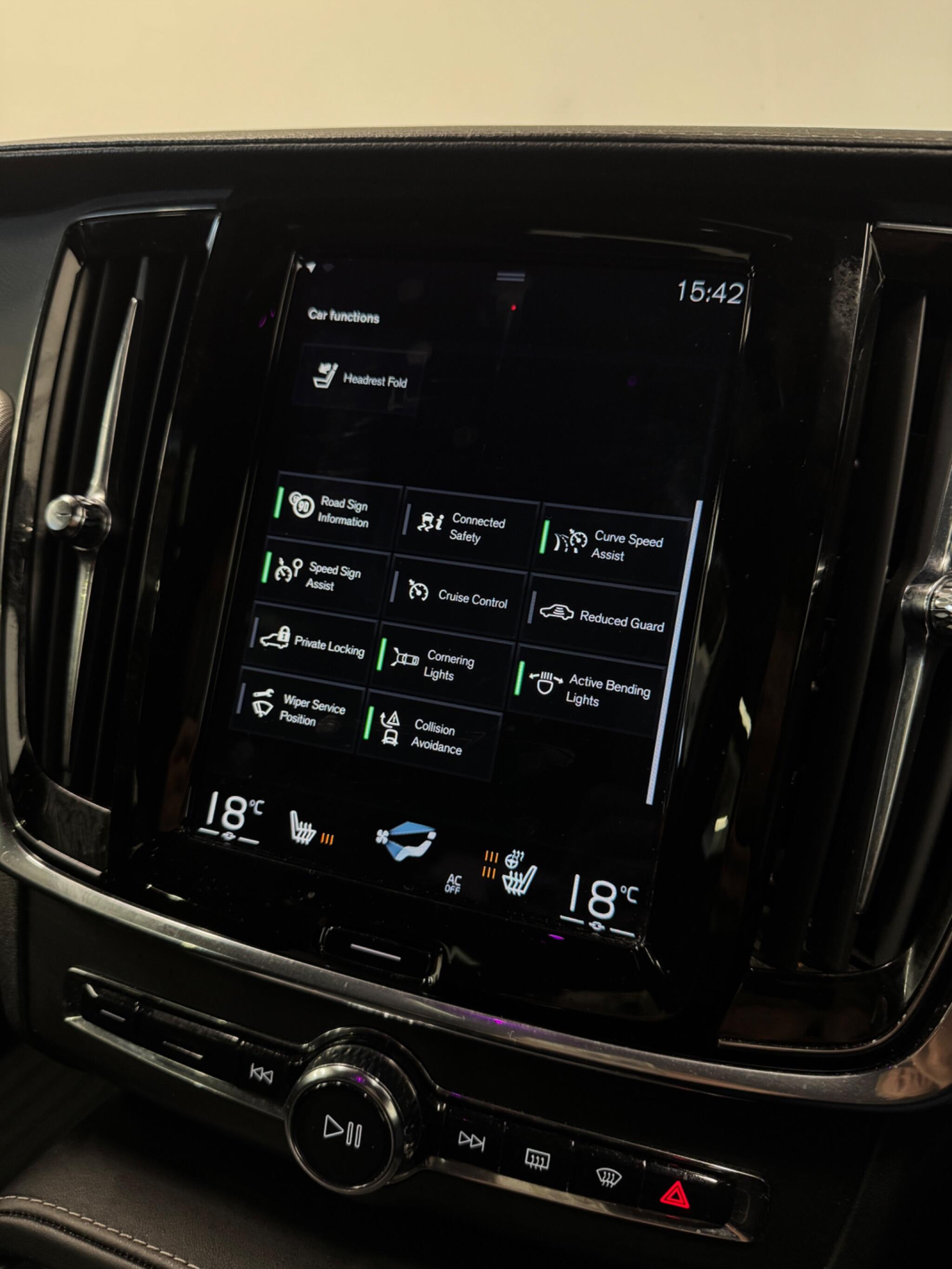 Volvo V90 view 28