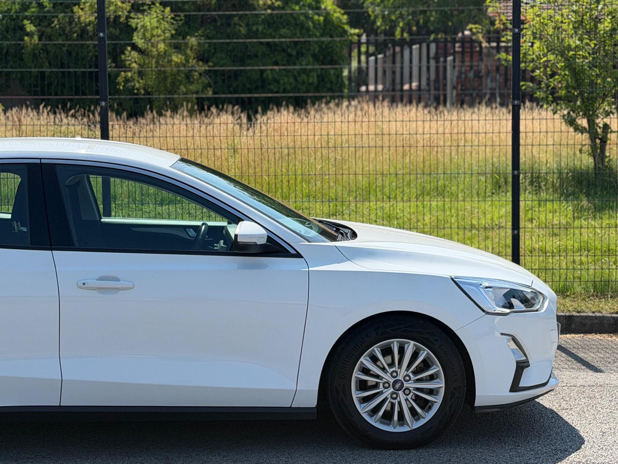 Ford Focus view 12