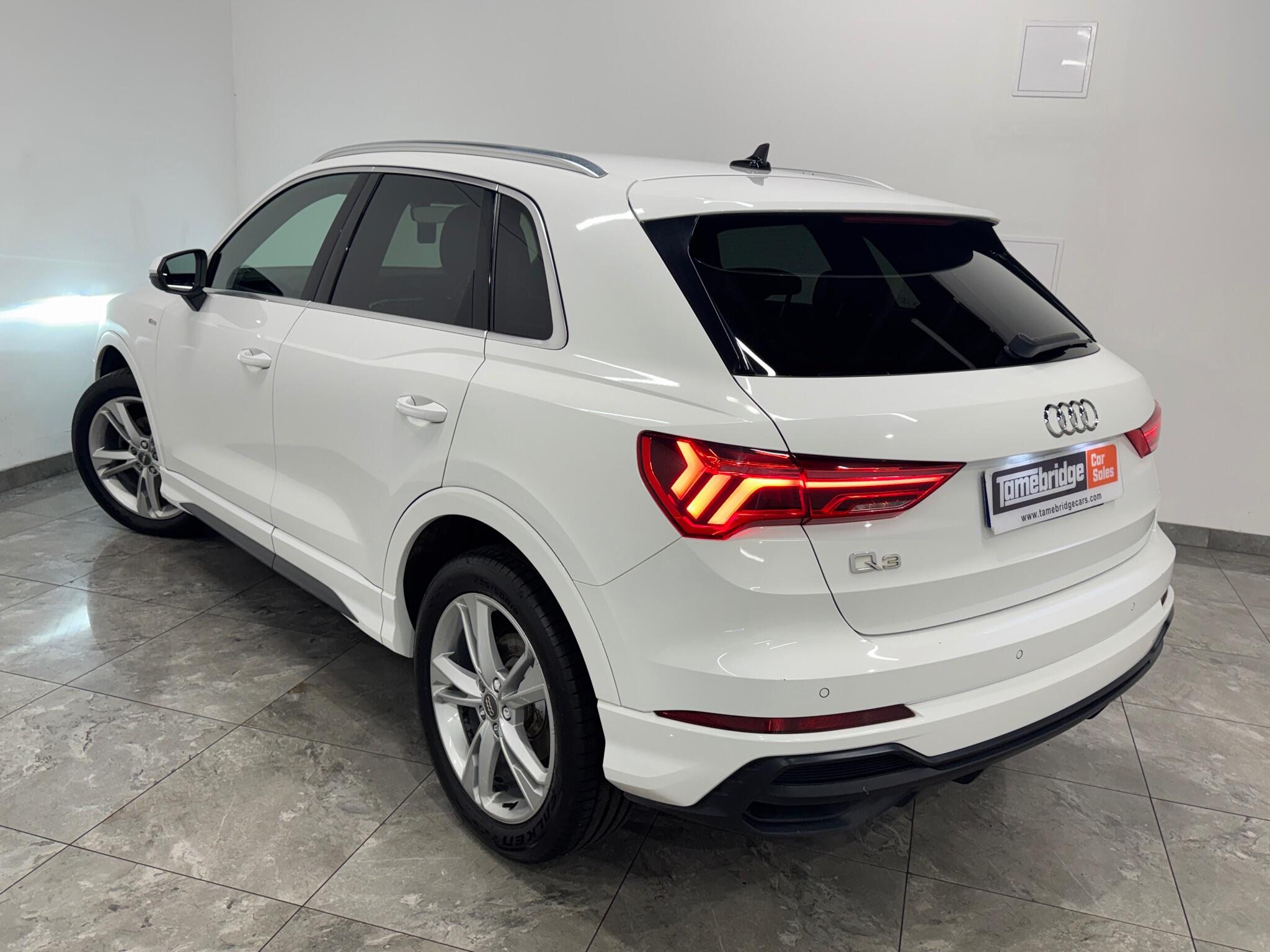 Audi Q3 view 5