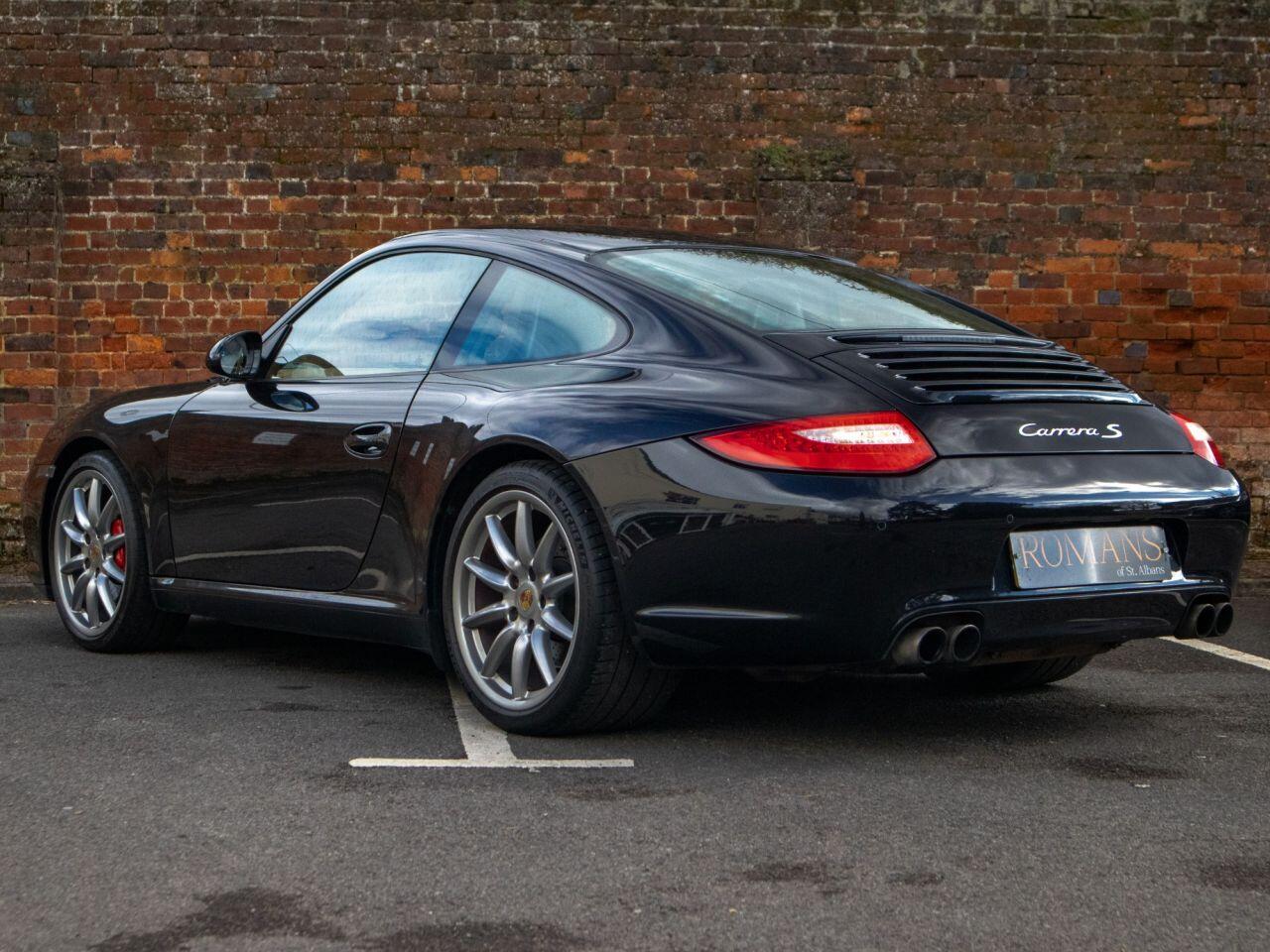 Porsche 911 view 22