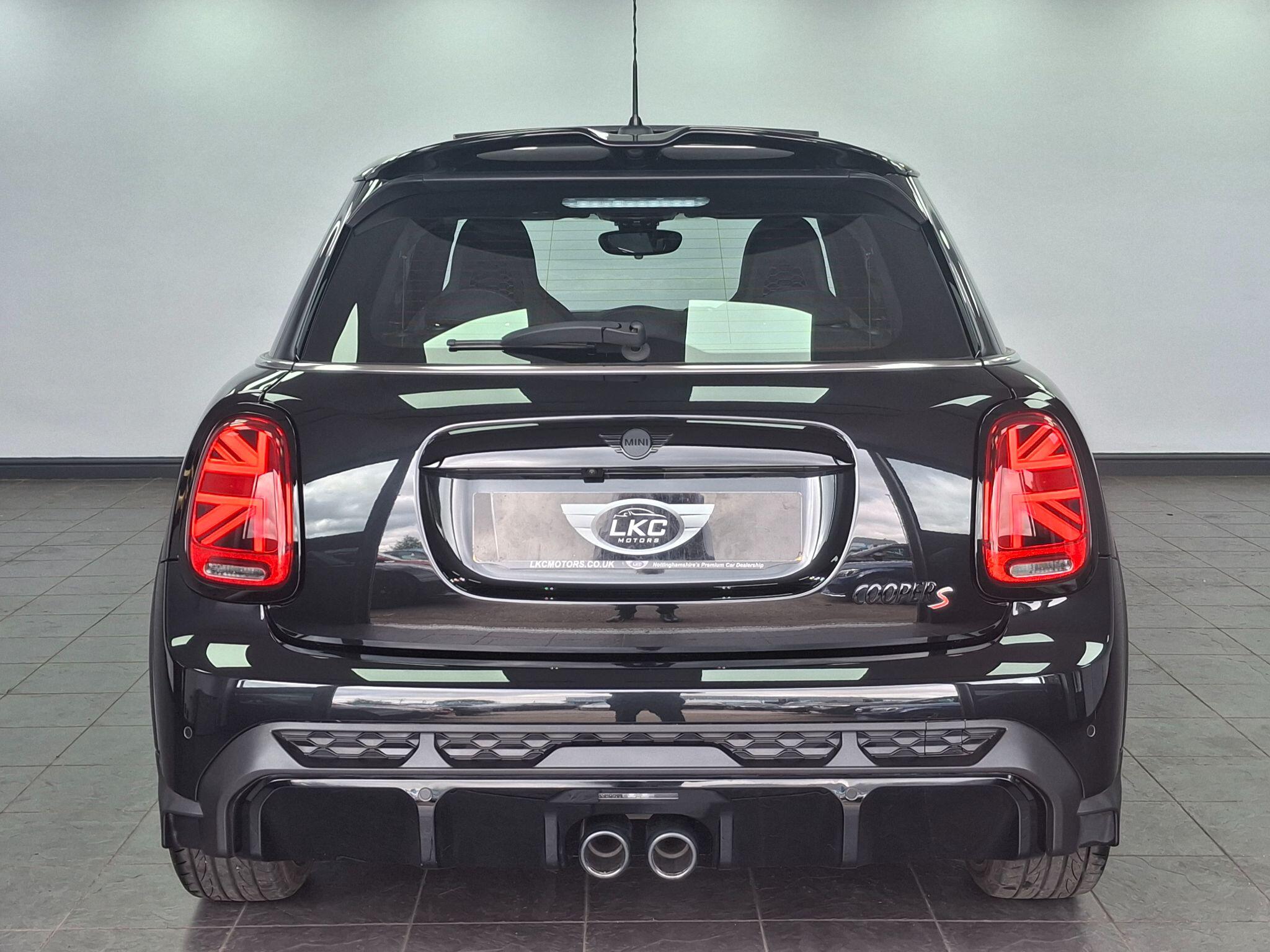 Mini Hatch view 13