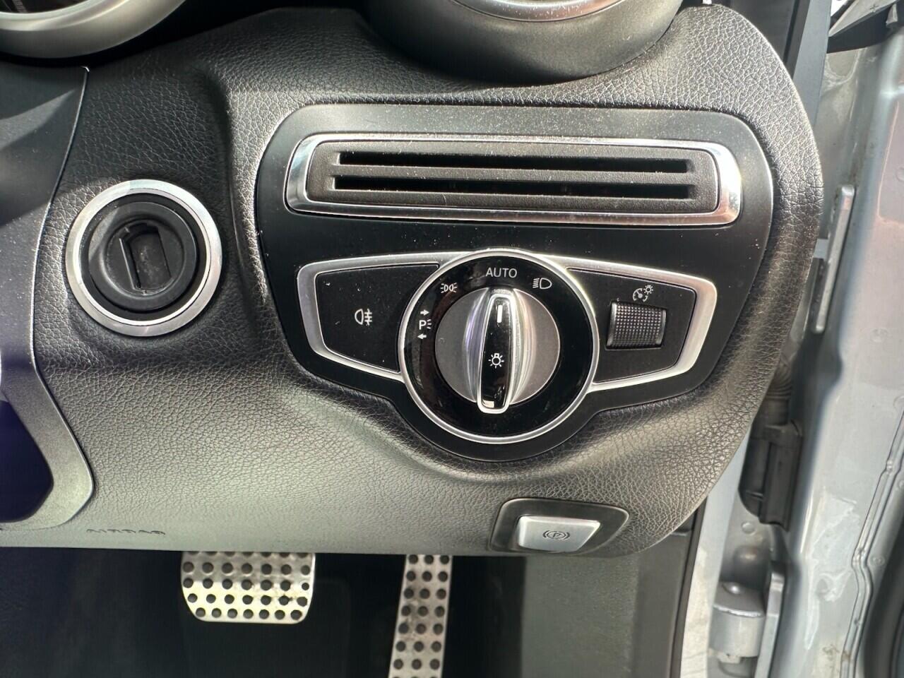 Mercedes-Benz C-Class view 27