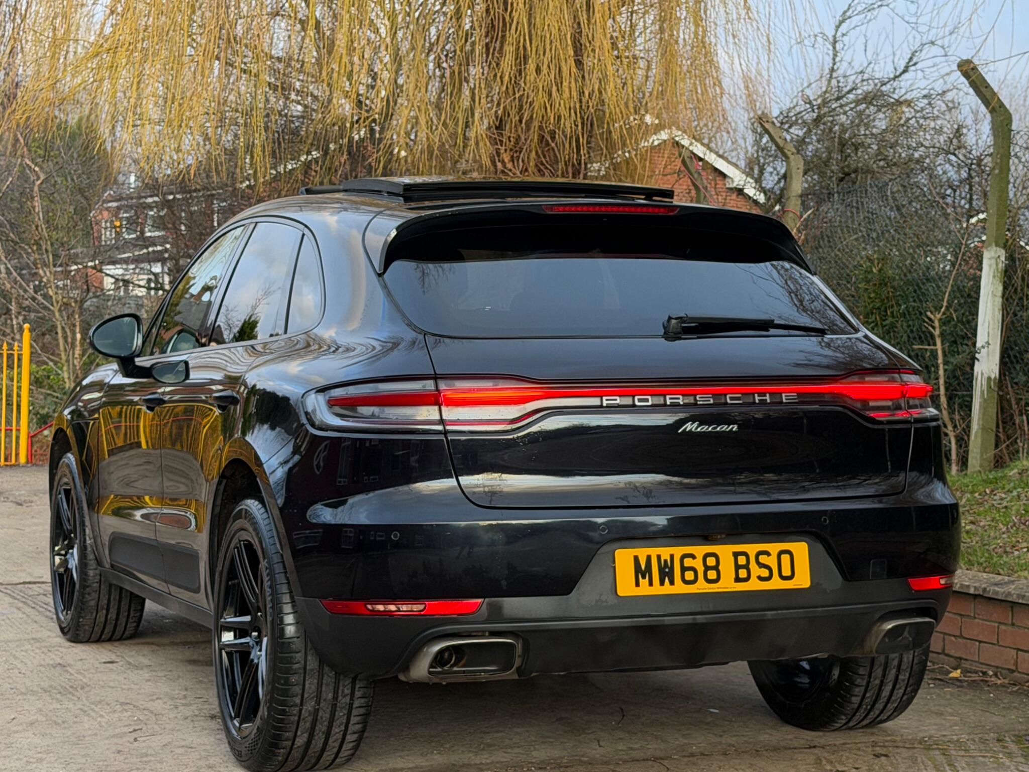 Porsche Macan view 4