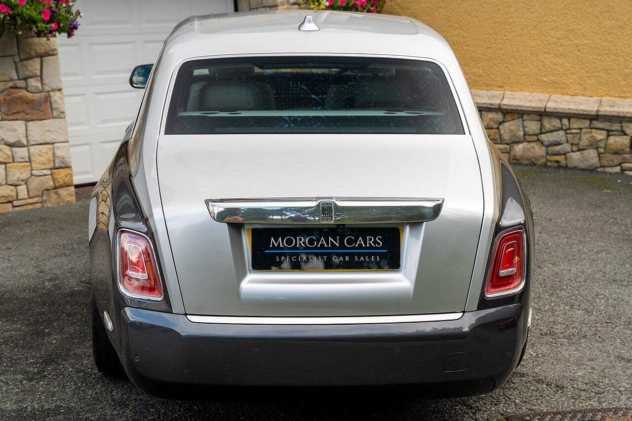 Rolls-Royce Phantom view 16