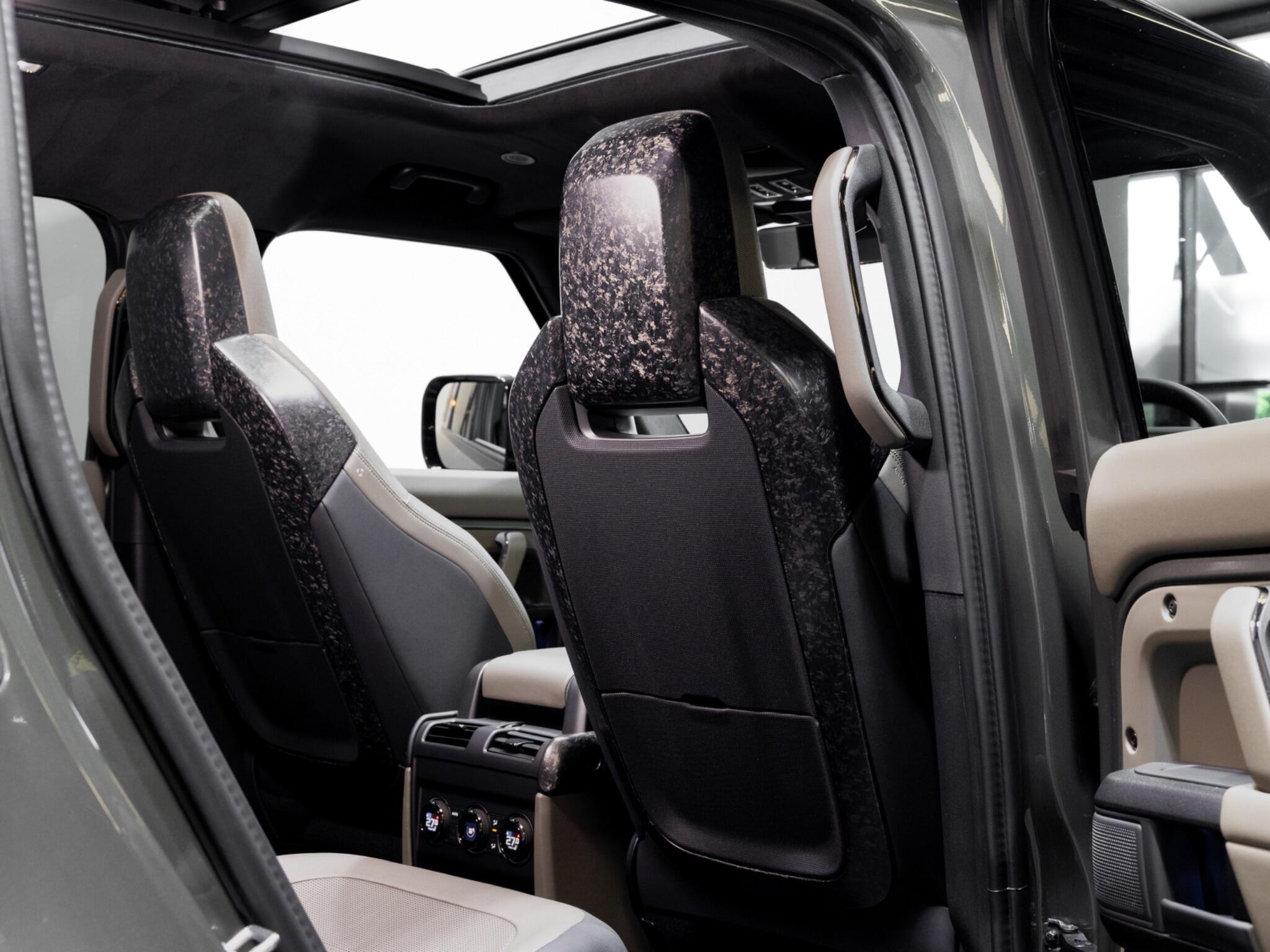 Land Rover Defender 110 view 36
