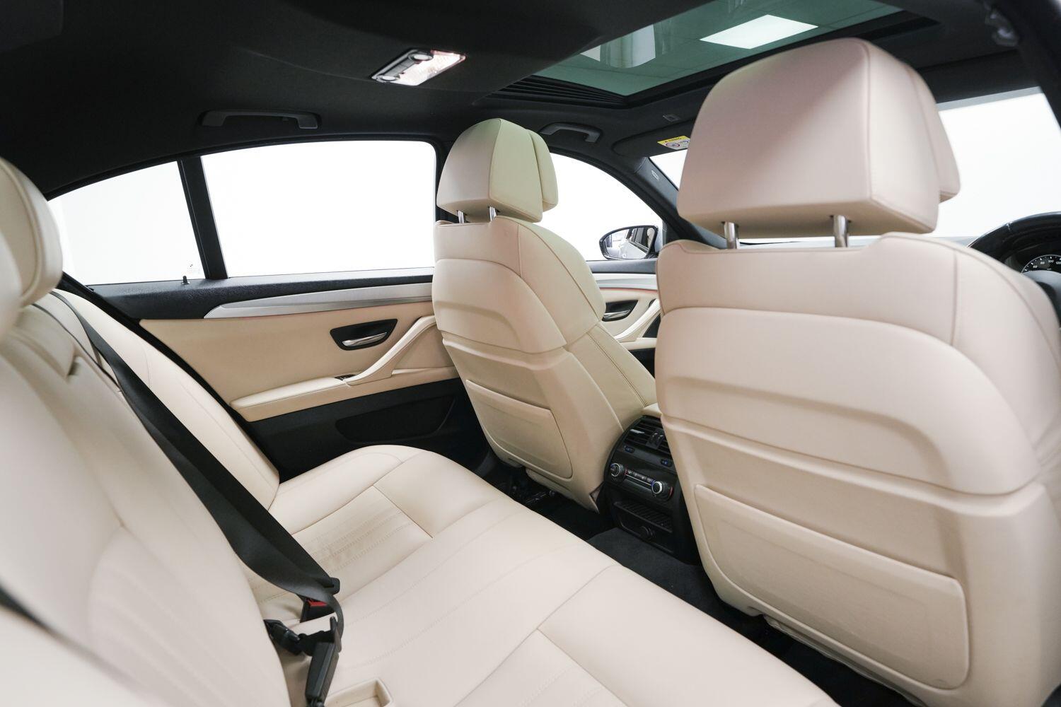 BMW M5 view 16