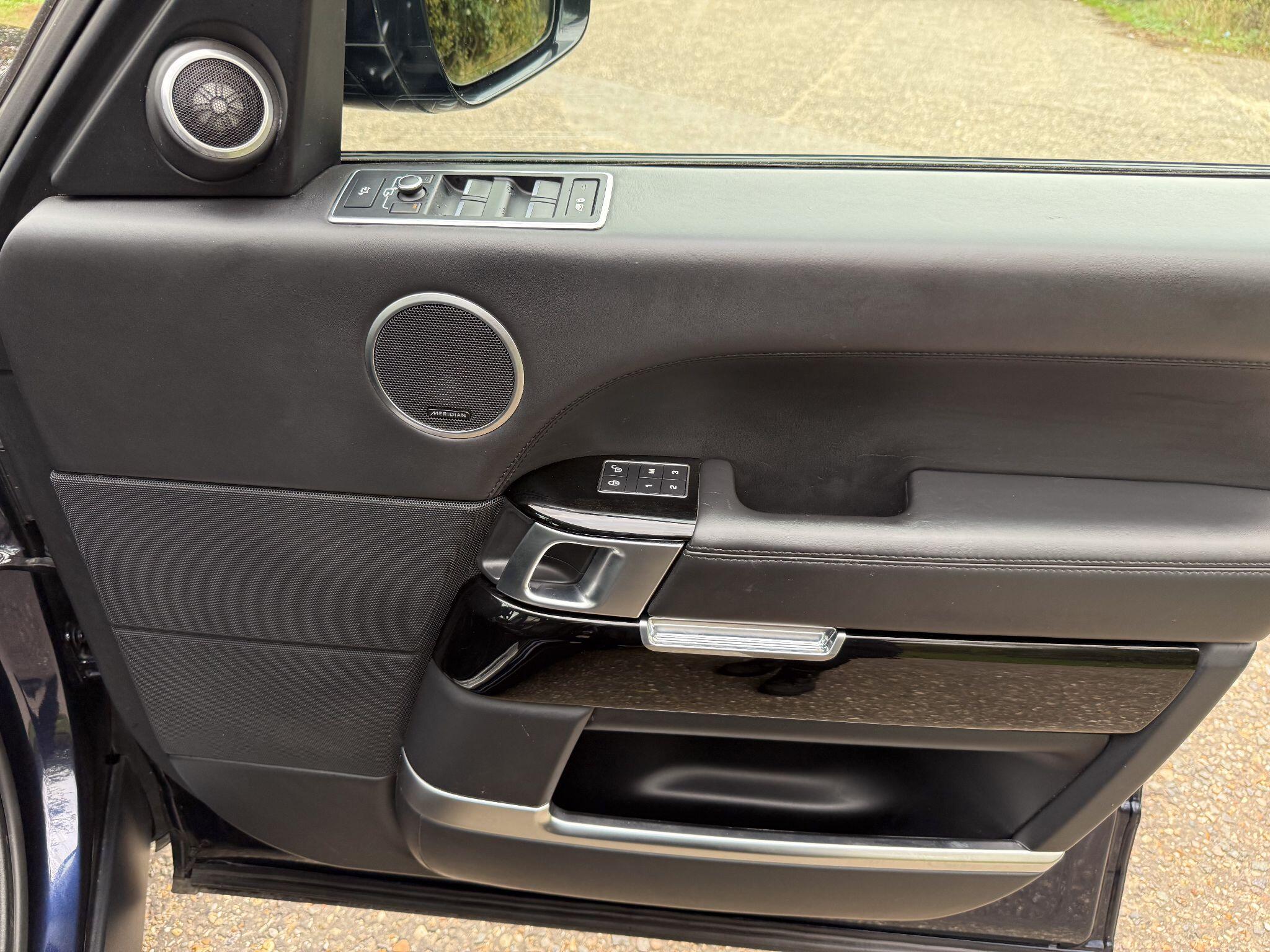 Land Rover Range Rover view 31